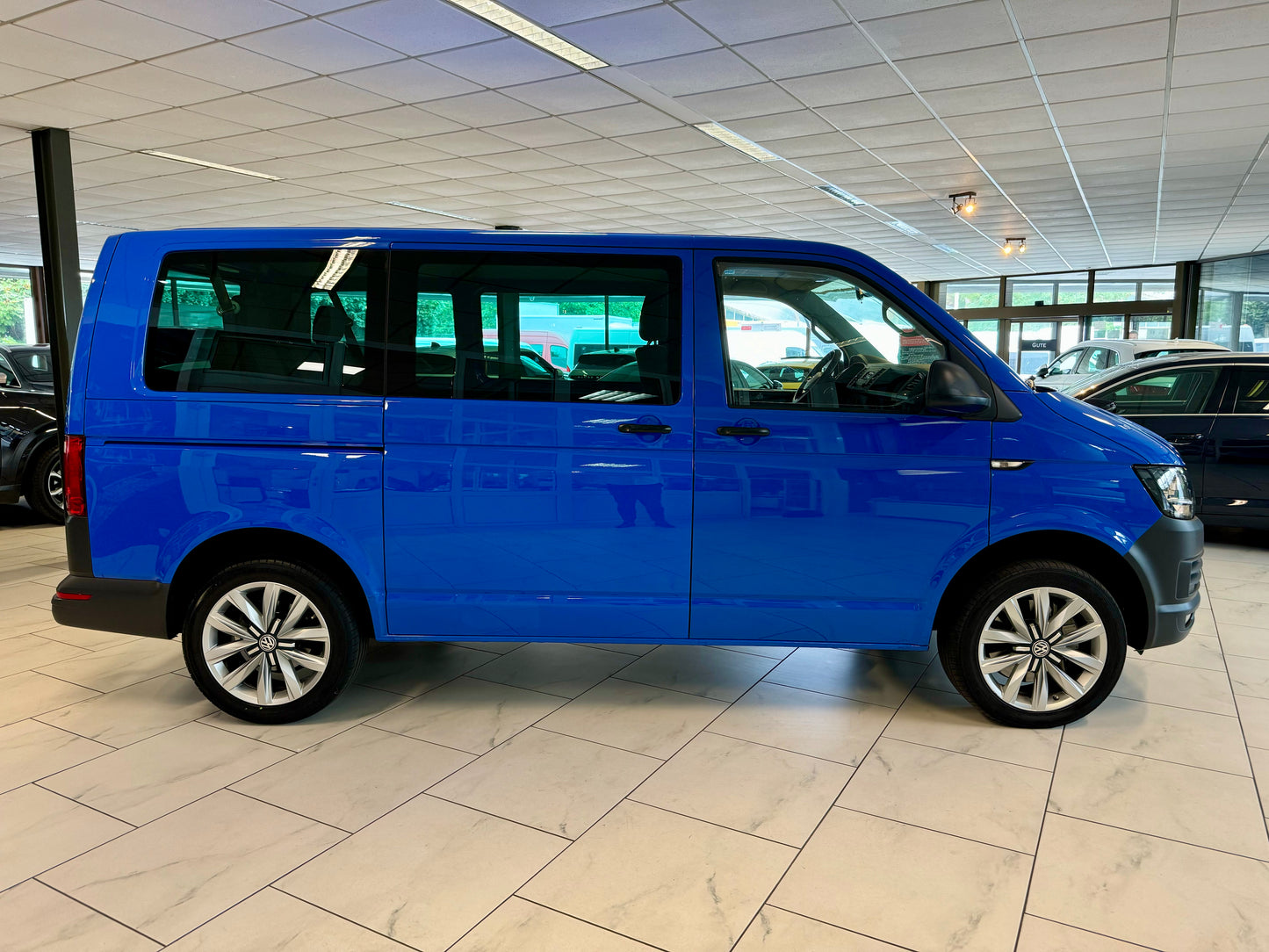 Volkswagen T6 2.0 TDI KOMBI AUTOMATIK 5SITZE KLIMA AHK TEMP