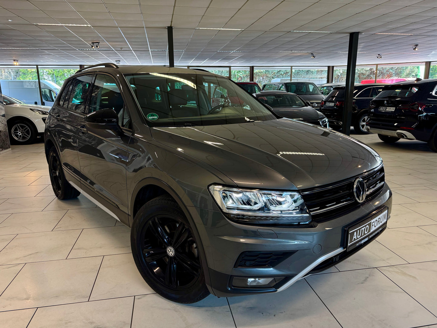 Volkswagen Tiguan 2.0 TDI 4M OFFROAD LEDER NAVI LED AHK 360