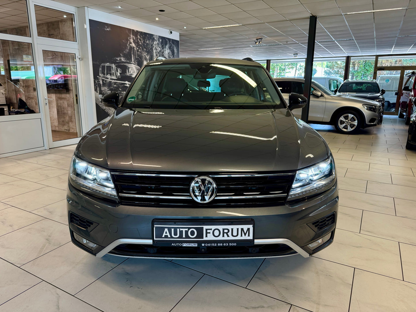 Volkswagen Tiguan 2.0 TDI 4M OFFROAD LEDER NAVI LED AHK 360