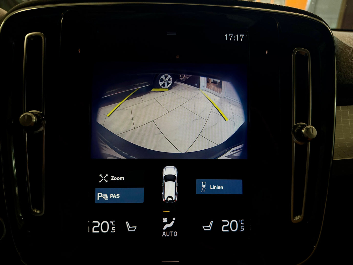 Volvo XC40 2.0 T5 AWD AUT LEDER NAVI LED CAM SHZ PDC