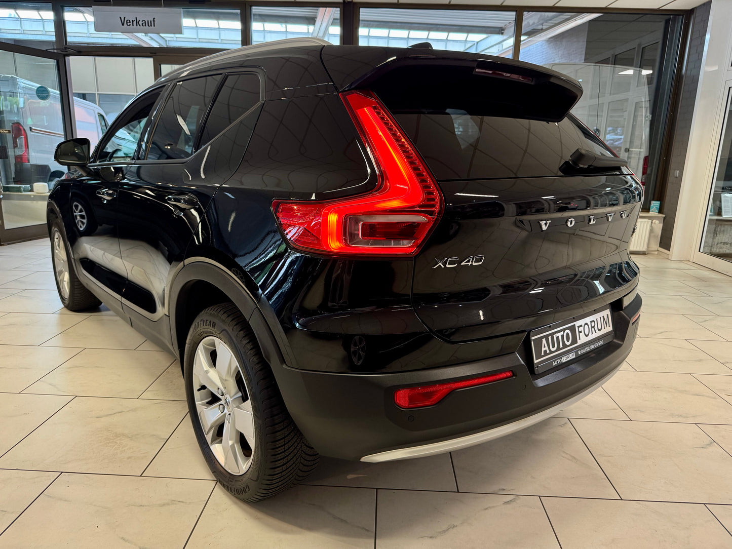Volvo XC40 2.0 T5 AWD AUT LEDER NAVI LED CAM SHZ PDC