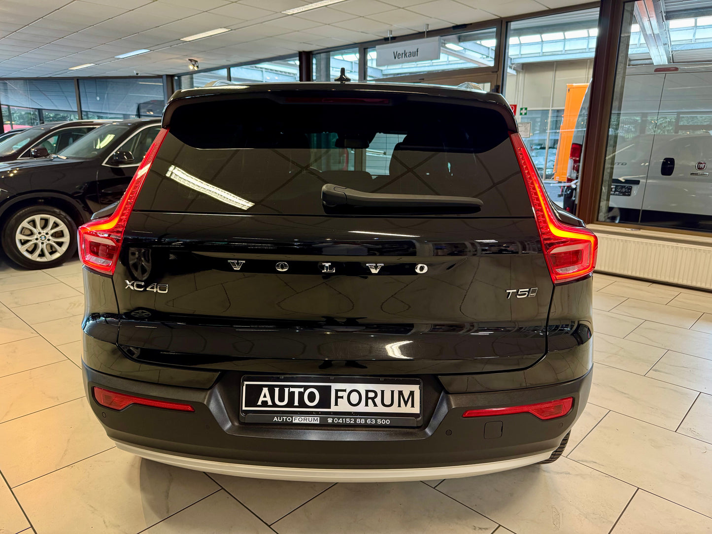 Volvo XC40 2.0 T5 AWD AUT LEDER NAVI LED CAM SHZ PDC