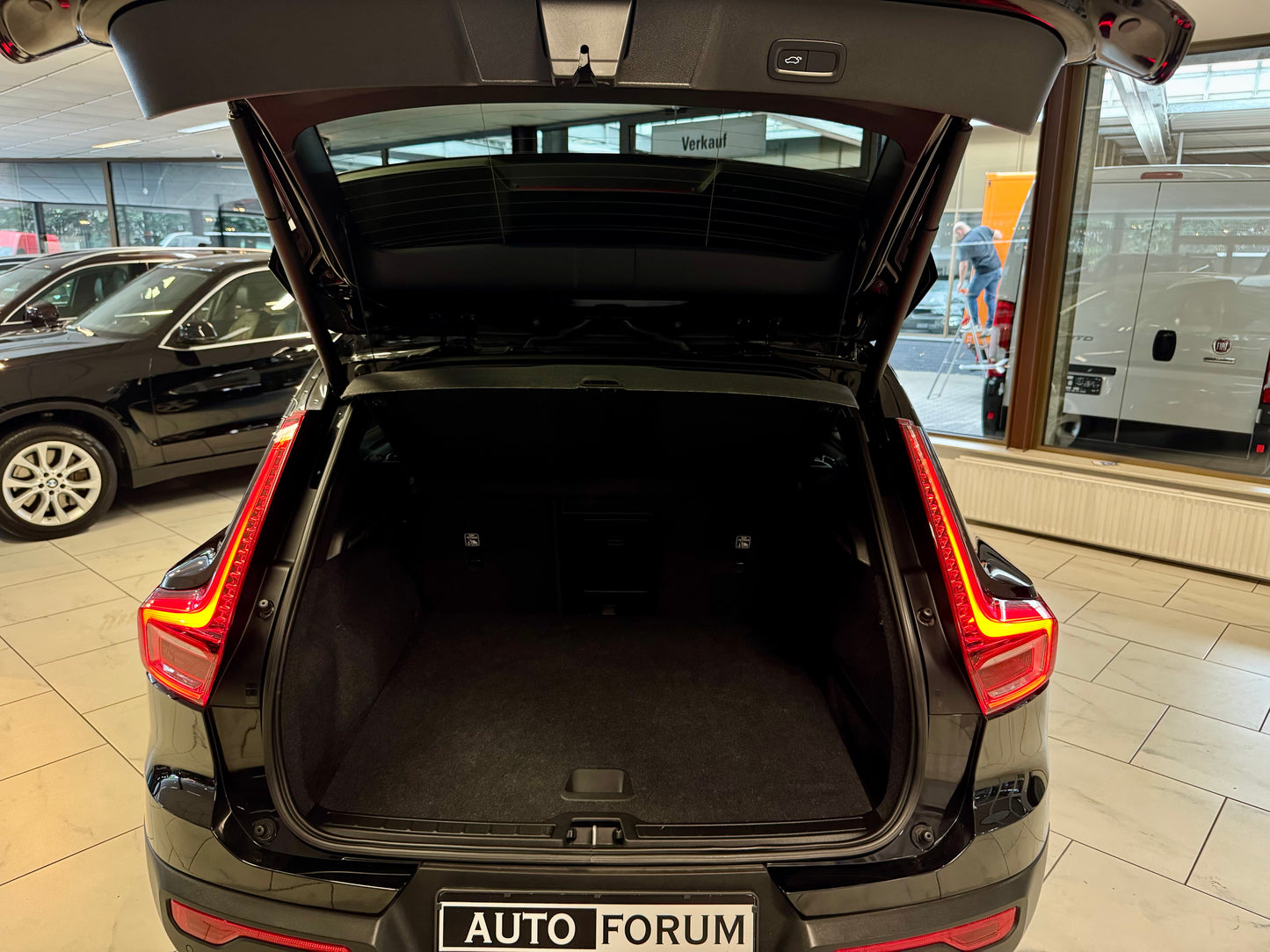 Volvo XC40 2.0 T5 AWD AUT LEDER NAVI LED CAM SHZ PDC