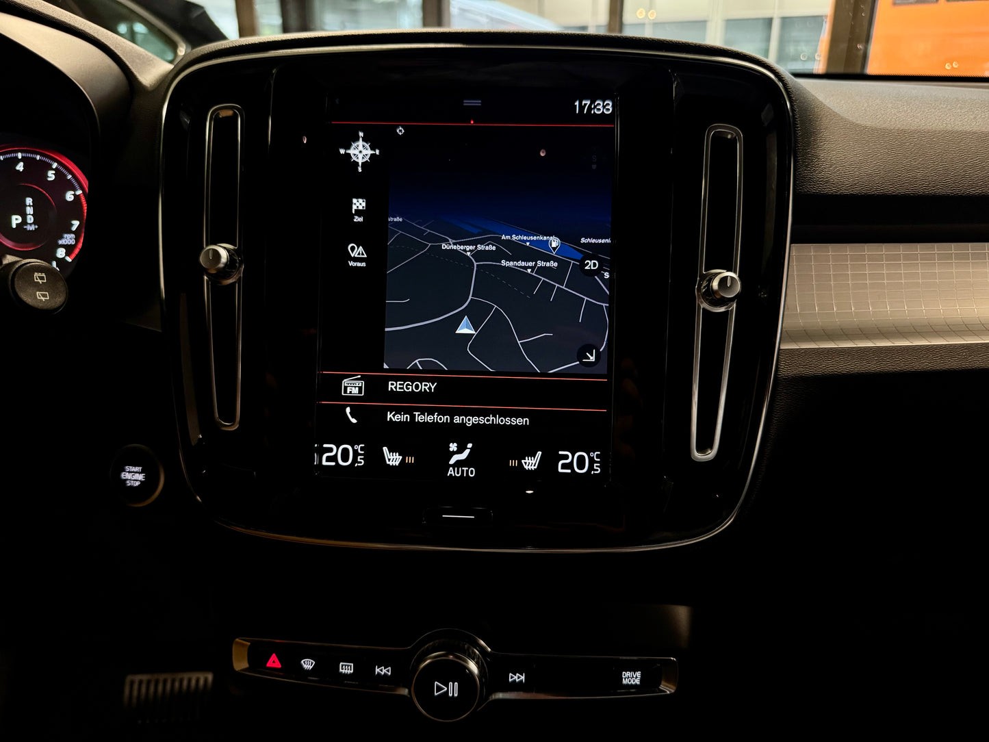 Volvo XC40 2.0 T5 AWD AUT LEDER NAVI LED CAM SHZ PDC
