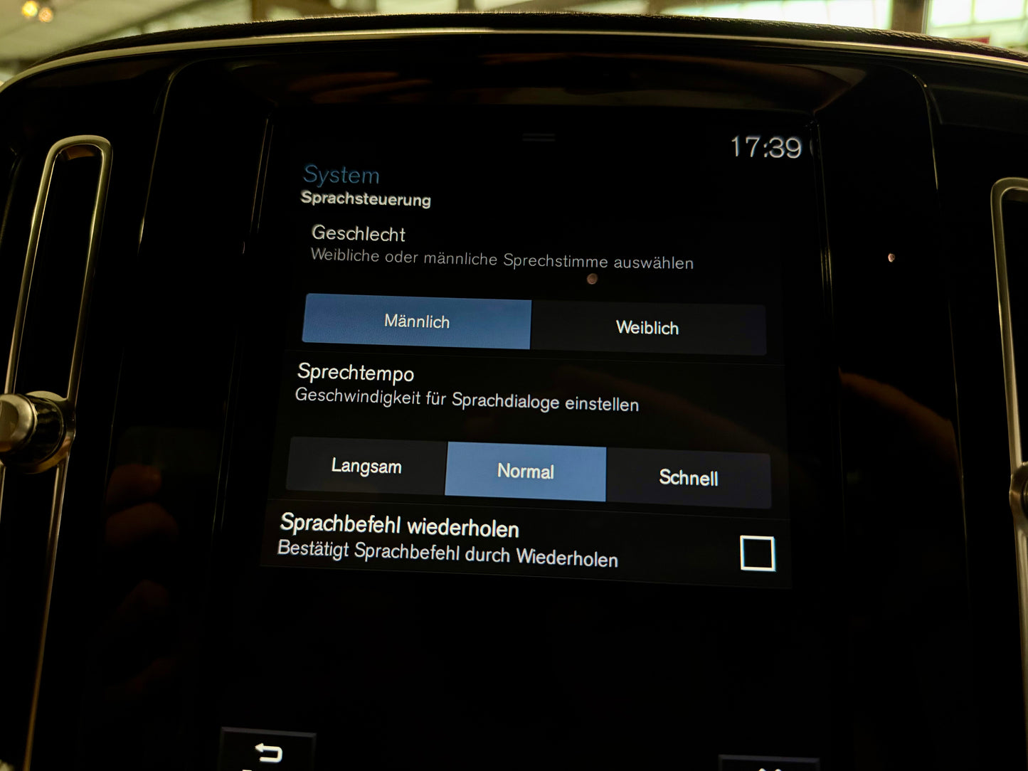 Volvo XC40 2.0 T5 AWD AUT LEDER NAVI LED CAM SHZ PDC