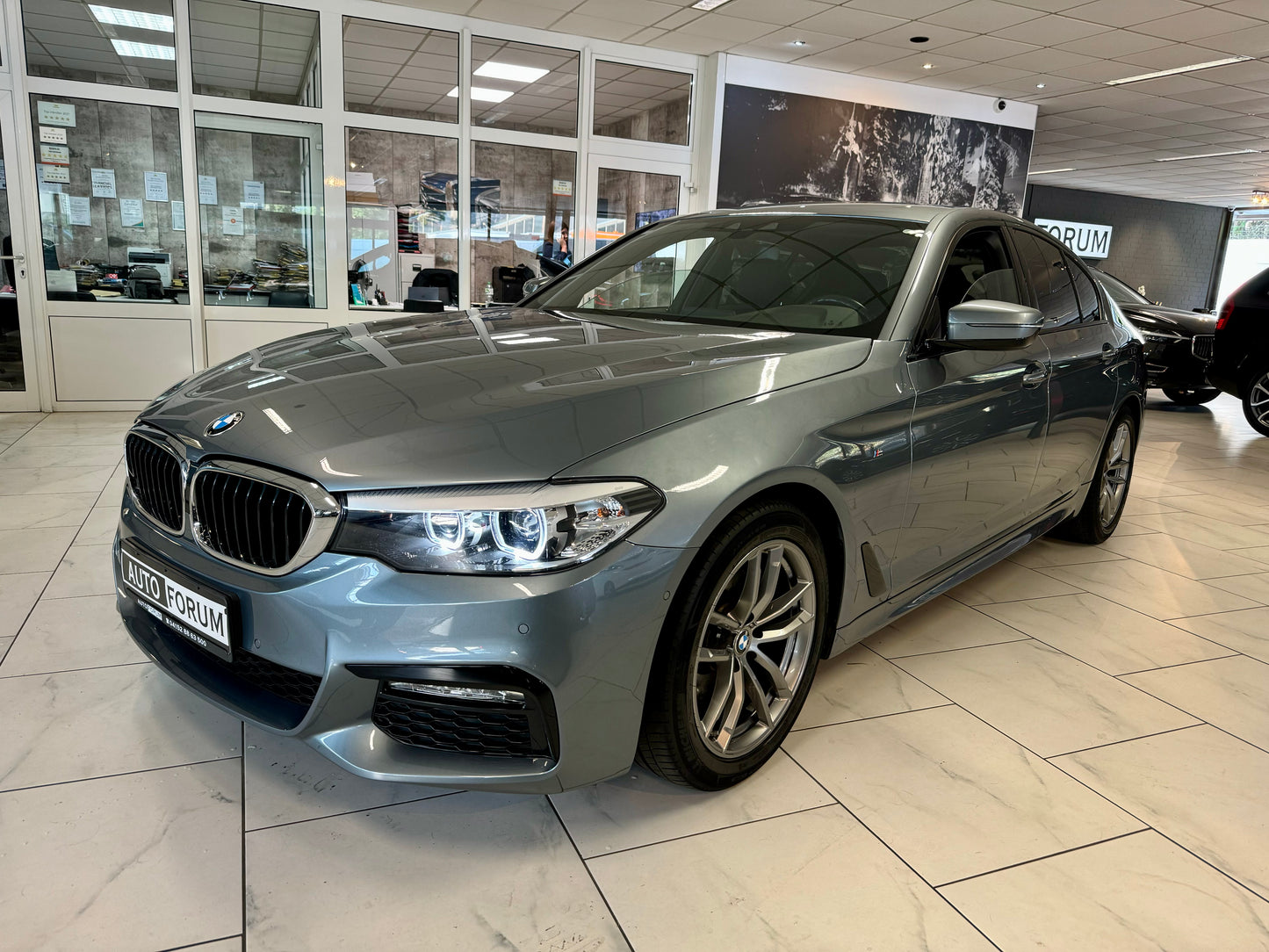 BMW 520i LIMO 3x M-SPORT AUT ALCANTARA NAVI SHZ CAM