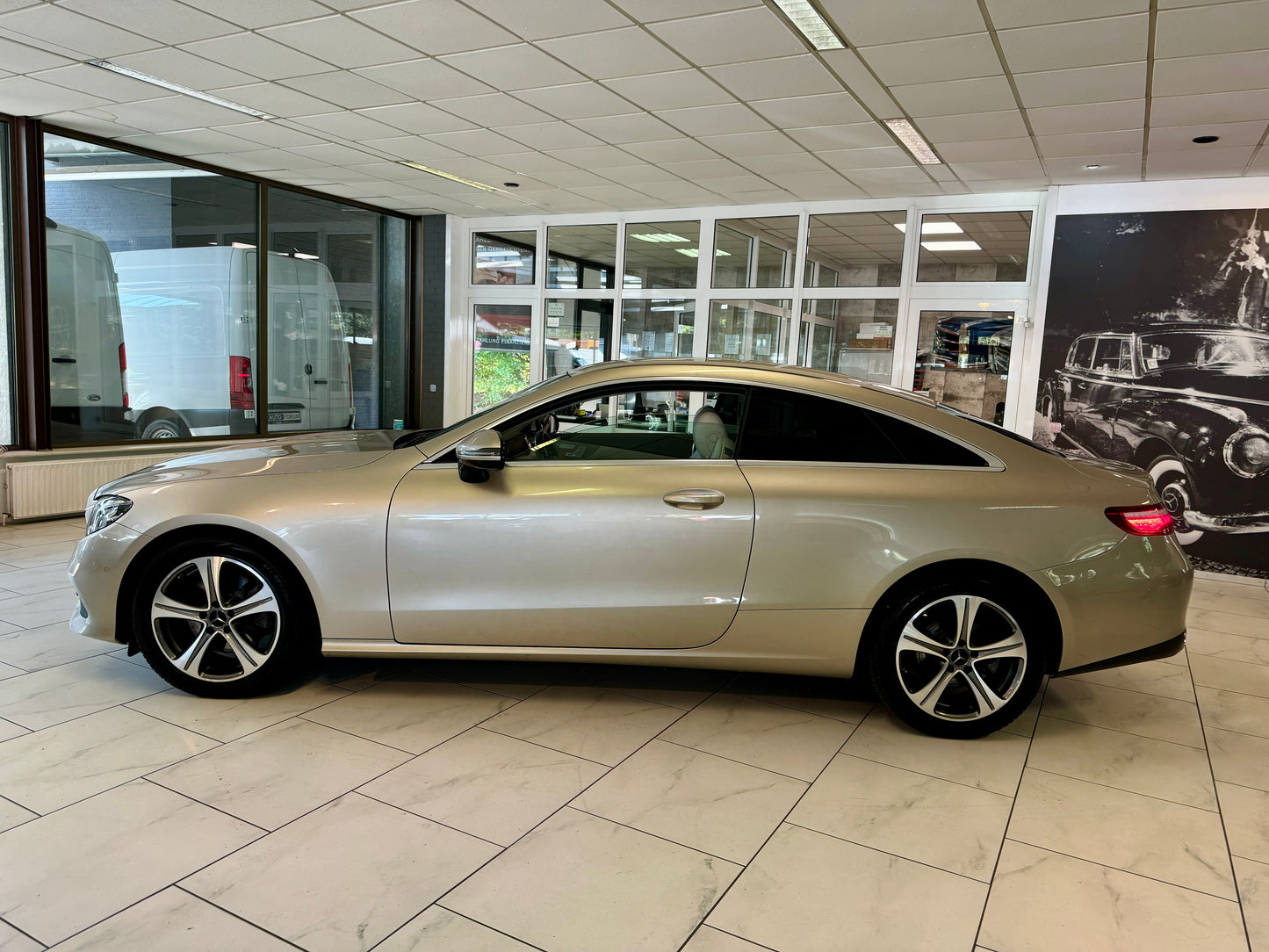 Mercedes-Benz E 220 d Coupe AUT LEDER BURMESTER NAVI LED MEMORY