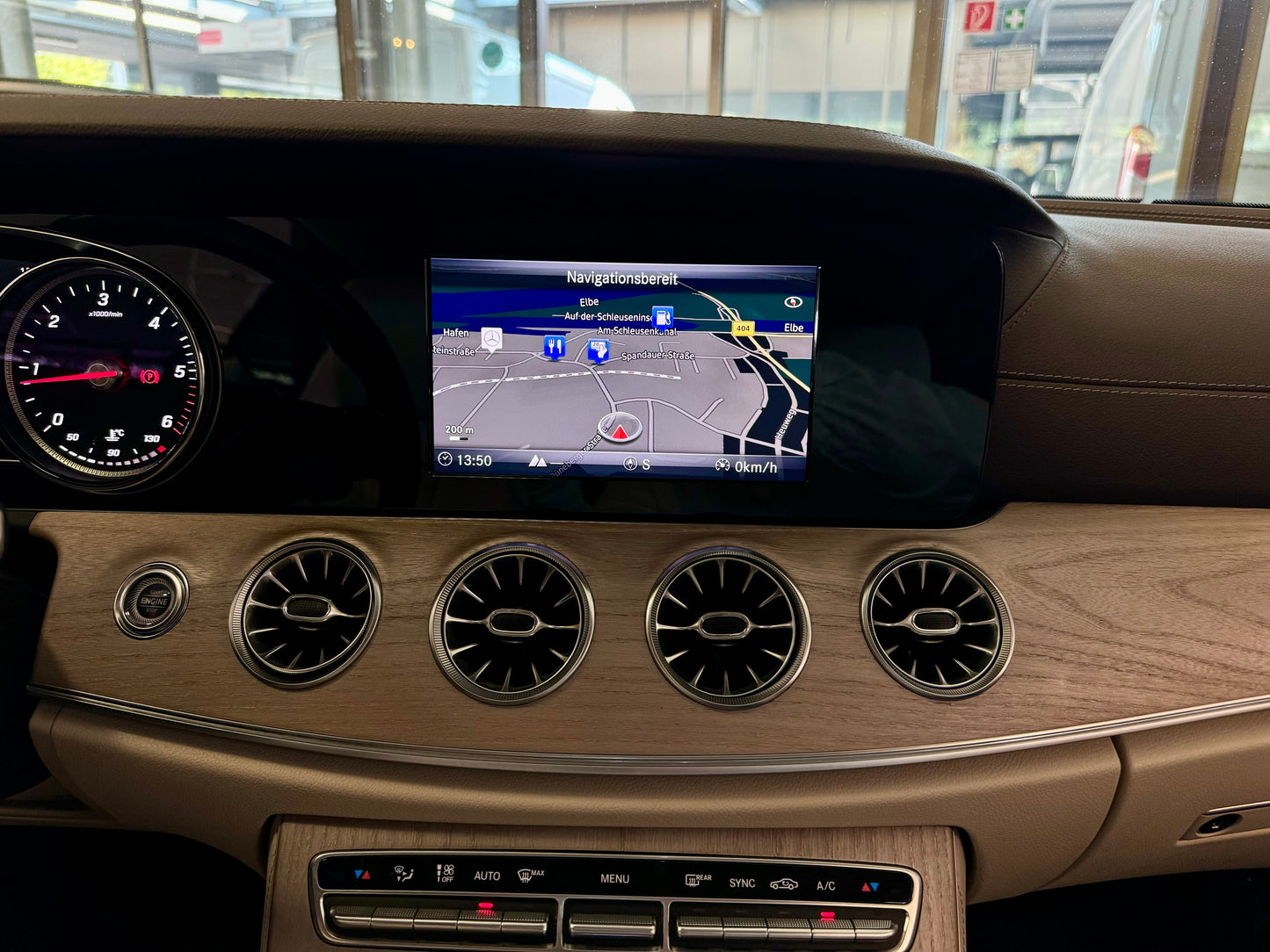 Mercedes-Benz E 220 d Coupe AUT LEDER BURMESTER NAVI LED MEMORY