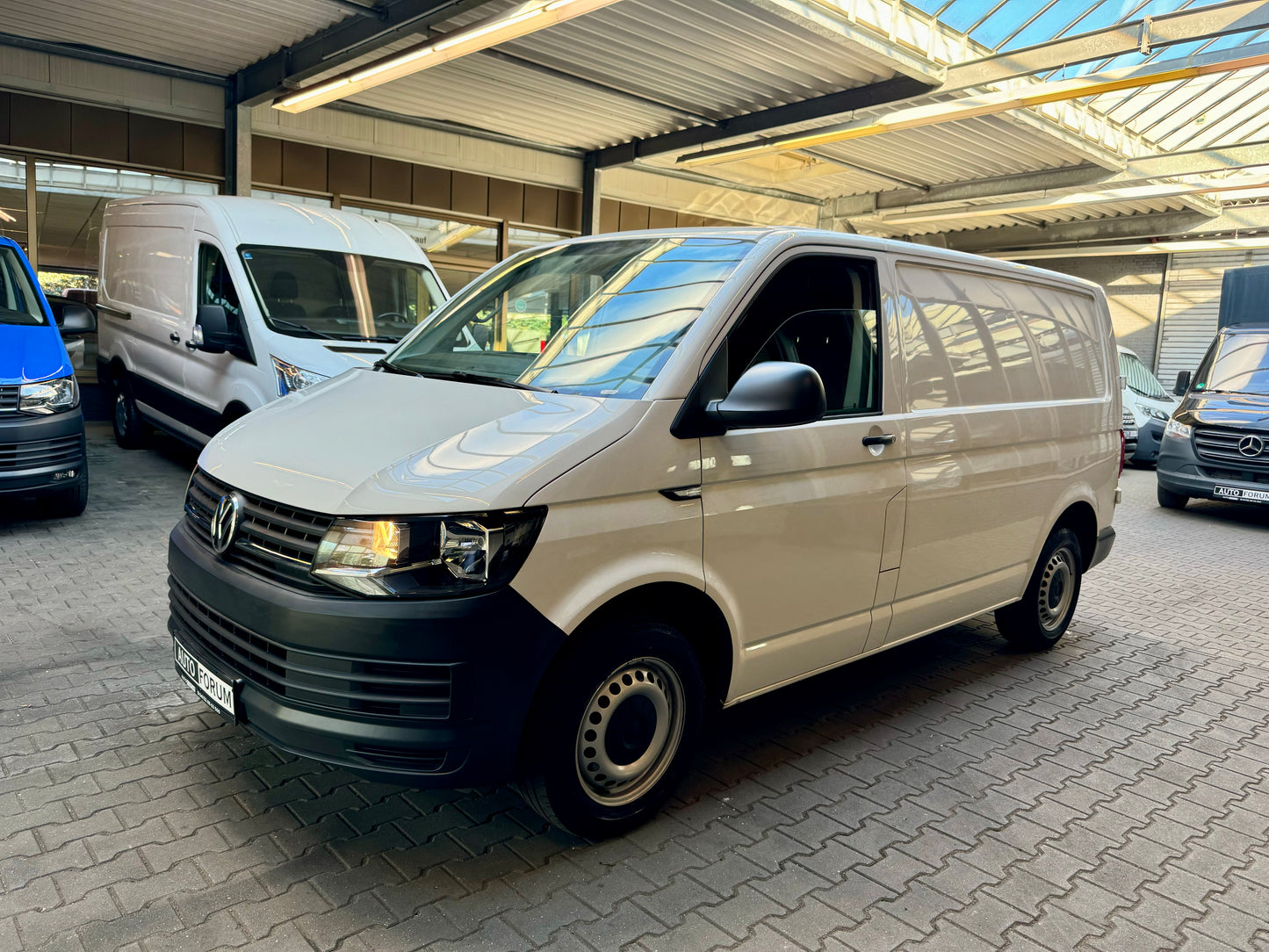 Volkswagen T6 Transporter 2.0 TDI AUT NAVI AHK KLIMA PDC