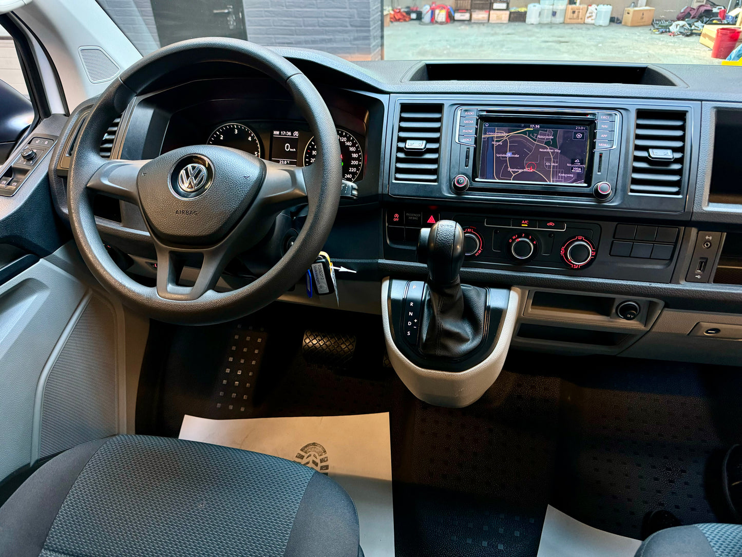 Volkswagen T6 Transporter 2.0 TDI AUT NAVI AHK KLIMA PDC