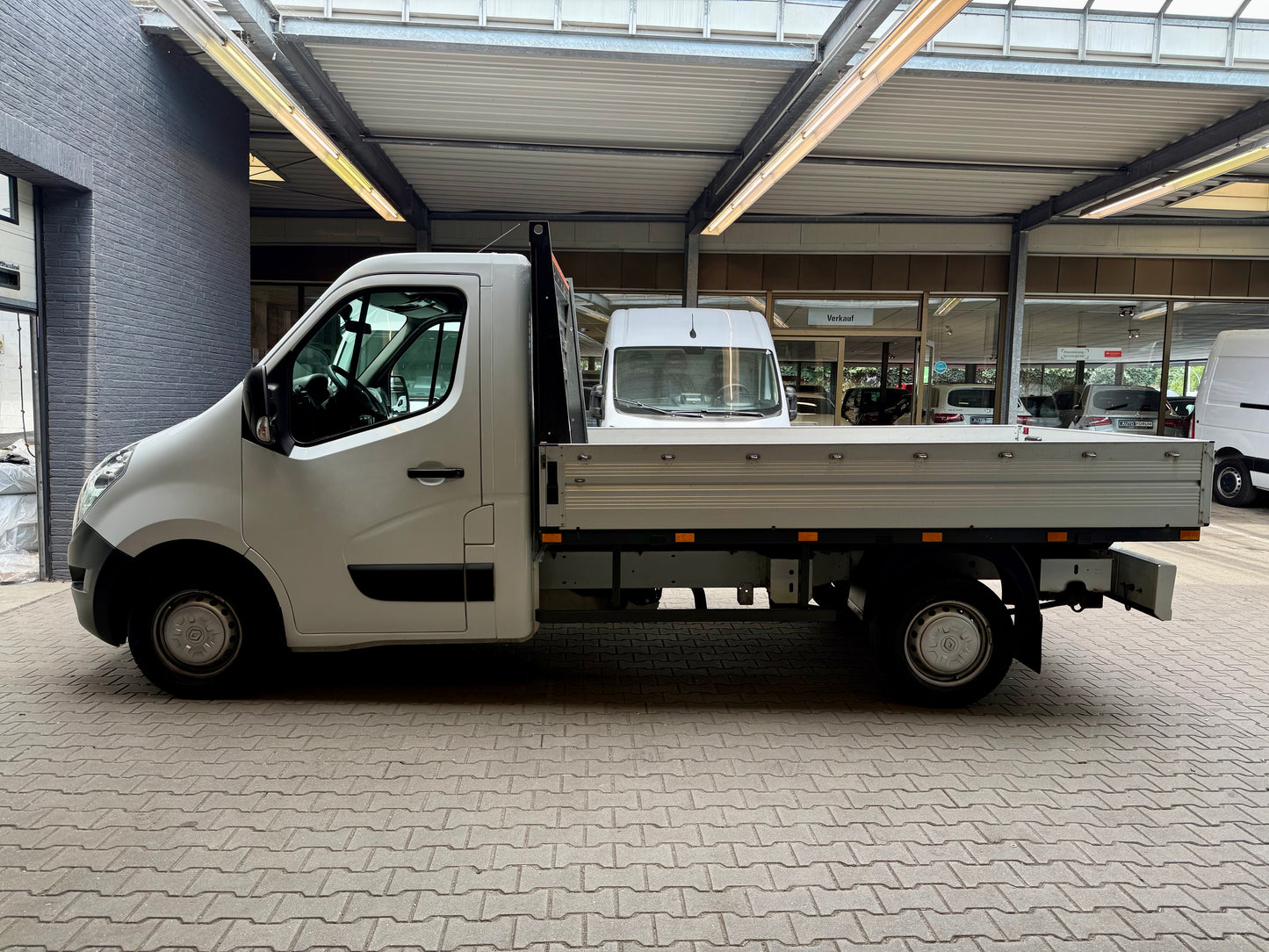 Renault Master 2.3 dCi L2 PRITSCHE AHK 3-SITZE 3,5t BLUETOOTH