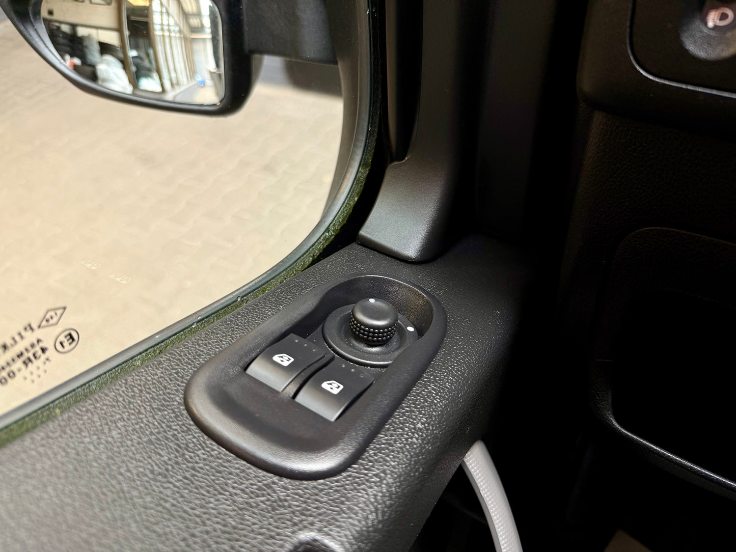 Renault Master 2.3 dCi L2 PRITSCHE AHK 3-SITZE 3,5t BLUETOOTH