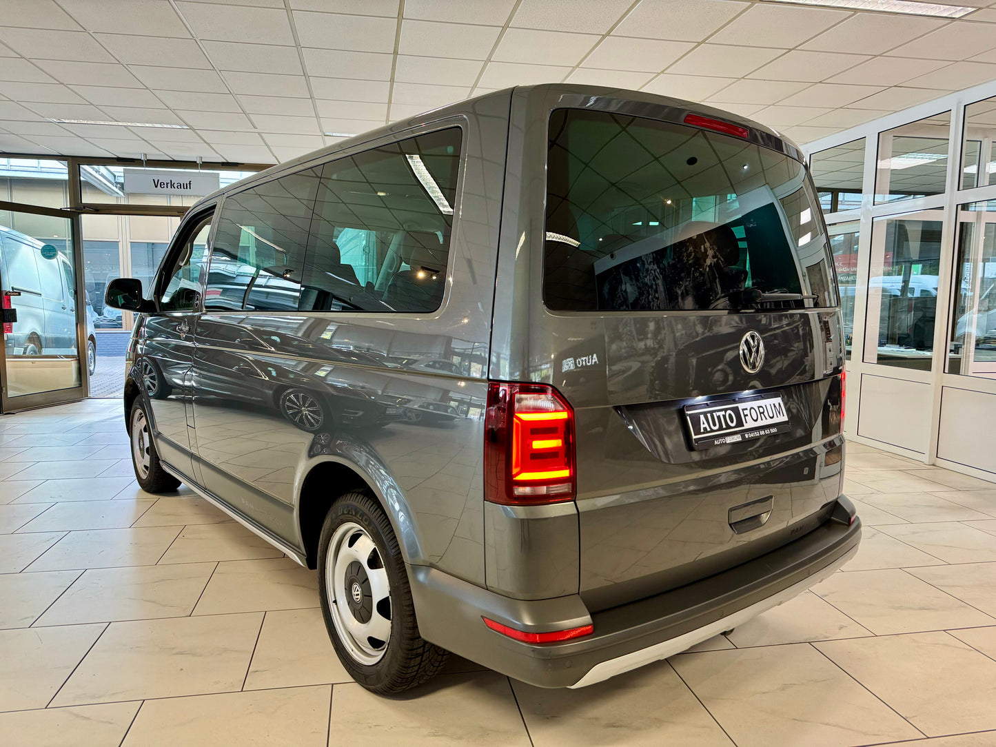 Volkswagen T6 2.0 TDI Multivan PanAmericana AUT 7-SITZE AHK