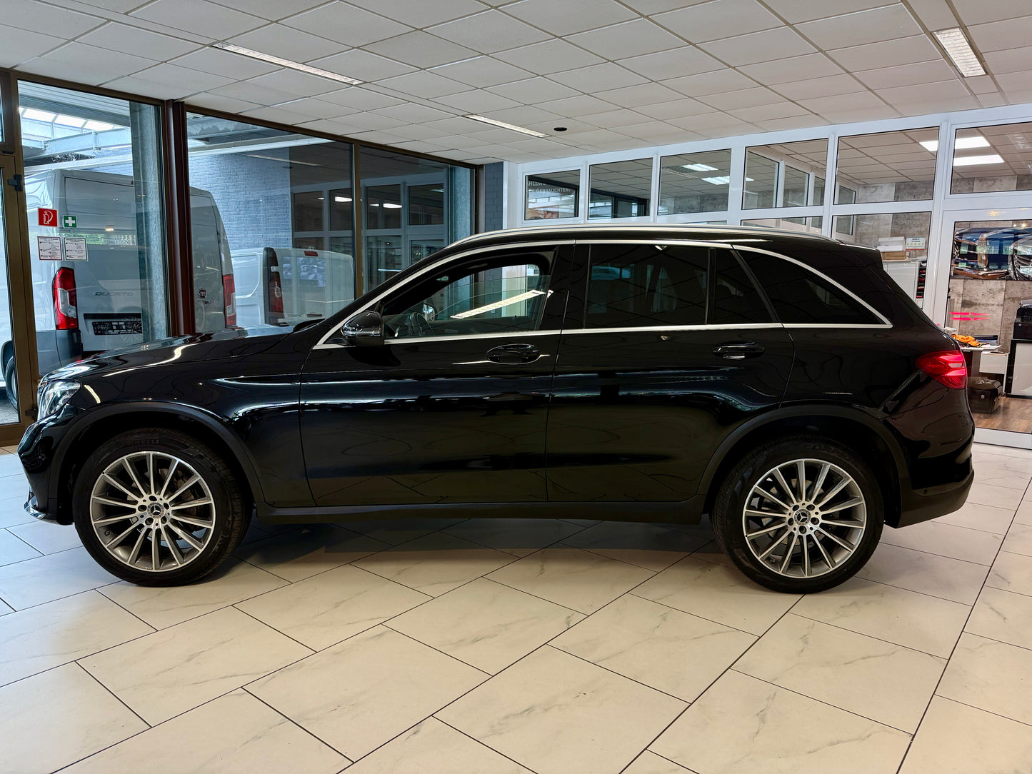 Mercedes-Benz GLC 250 4M 3x AMG-LINE LEDER COMAND LED AHK SHZ
