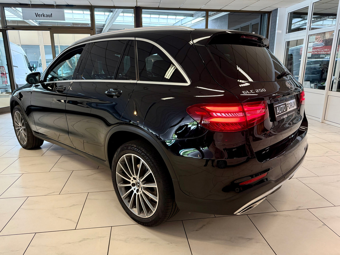 Mercedes-Benz GLC 250 4M 3x AMG-LINE LEDER COMAND LED AHK SHZ