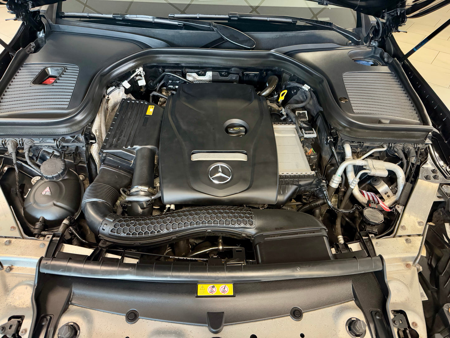 Mercedes-Benz GLC 250 4M 3x AMG-LINE LEDER COMAND LED AHK SHZ
