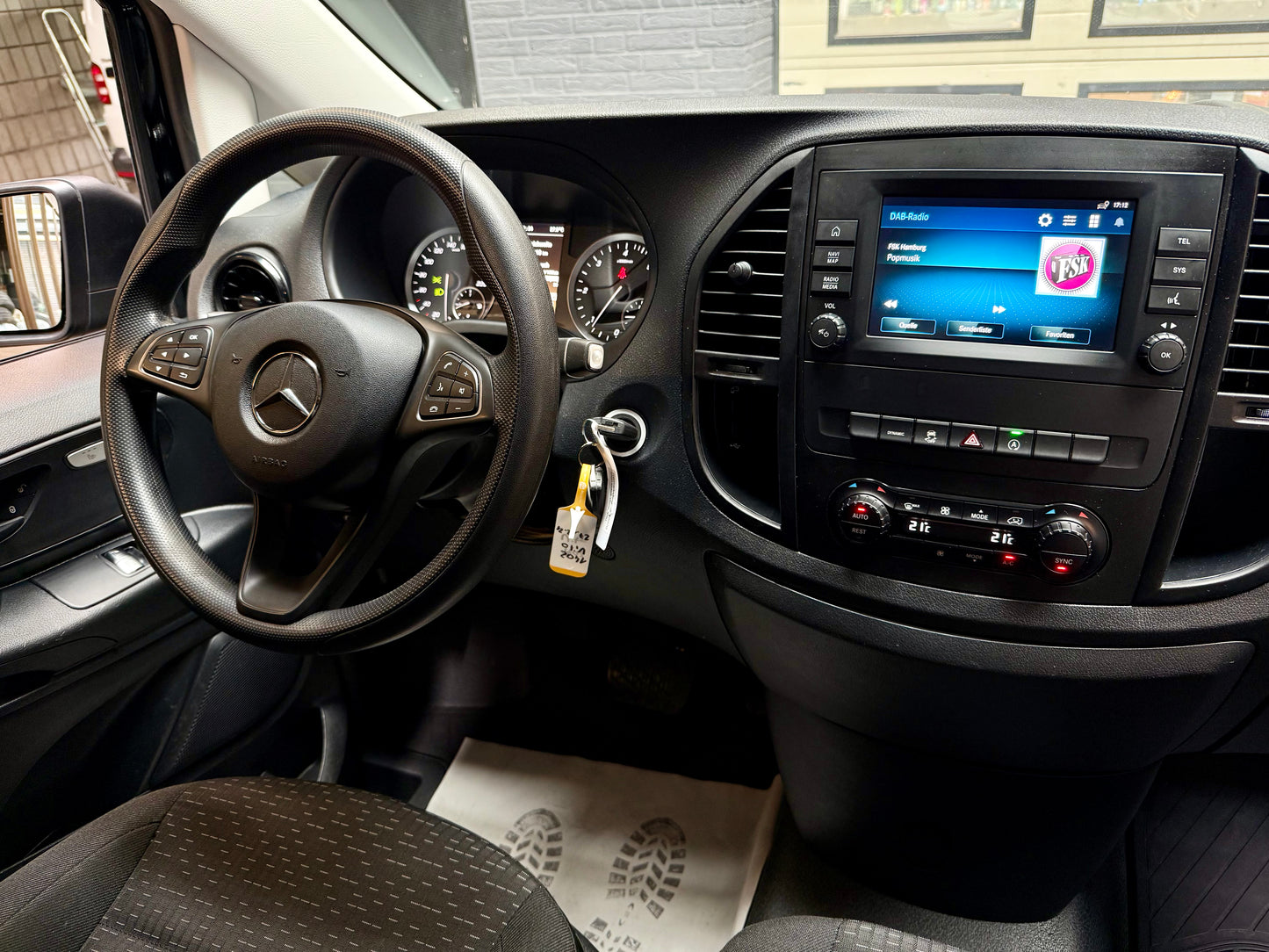 Mercedes-Benz Vito 114 CDI L1 4x4 AUTOMAT NAVI CAM SHZ KOMPAKT