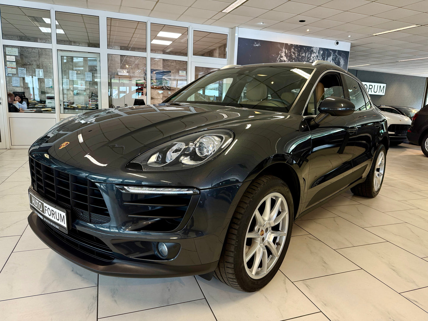 Porsche Macan SPORT AGA PANORAMA LEDER NAVI SHZ PDC LED