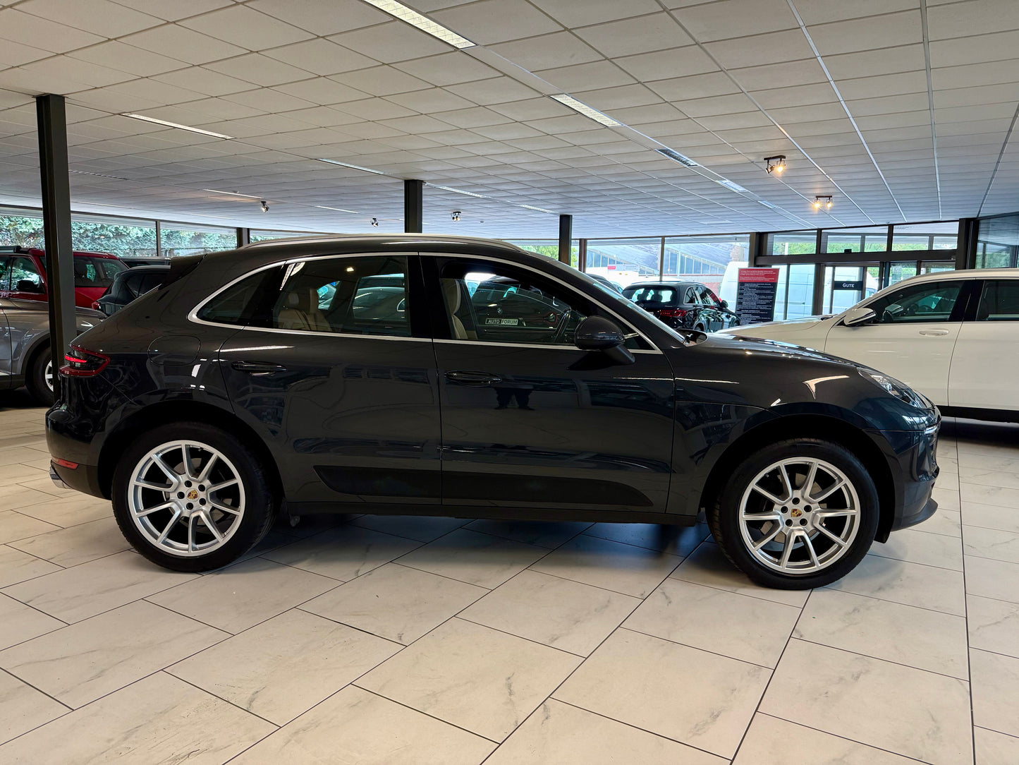 Porsche Macan SPORT AGA PANORAMA LEDER NAVI SHZ PDC LED