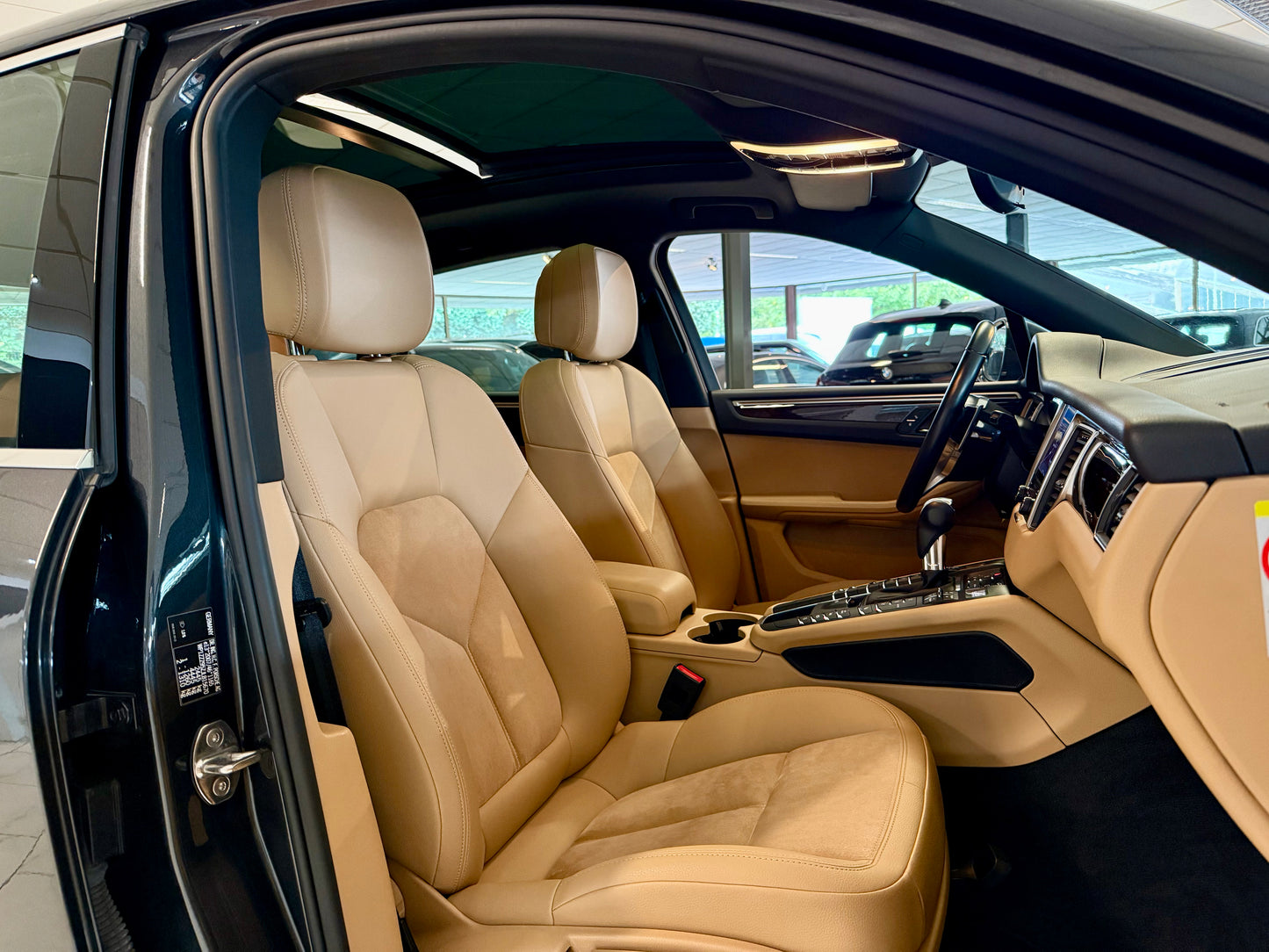 Porsche Macan SPORT AGA PANORAMA LEDER NAVI SHZ PDC LED