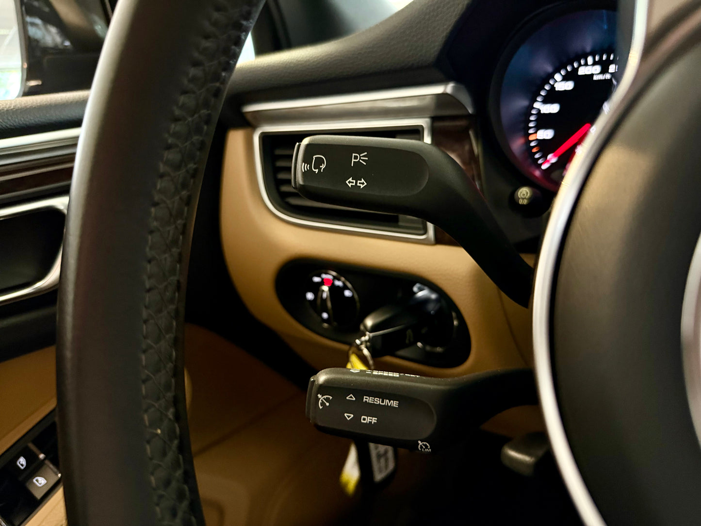 Porsche Macan SPORT AGA PANORAMA LEDER NAVI SHZ PDC LED