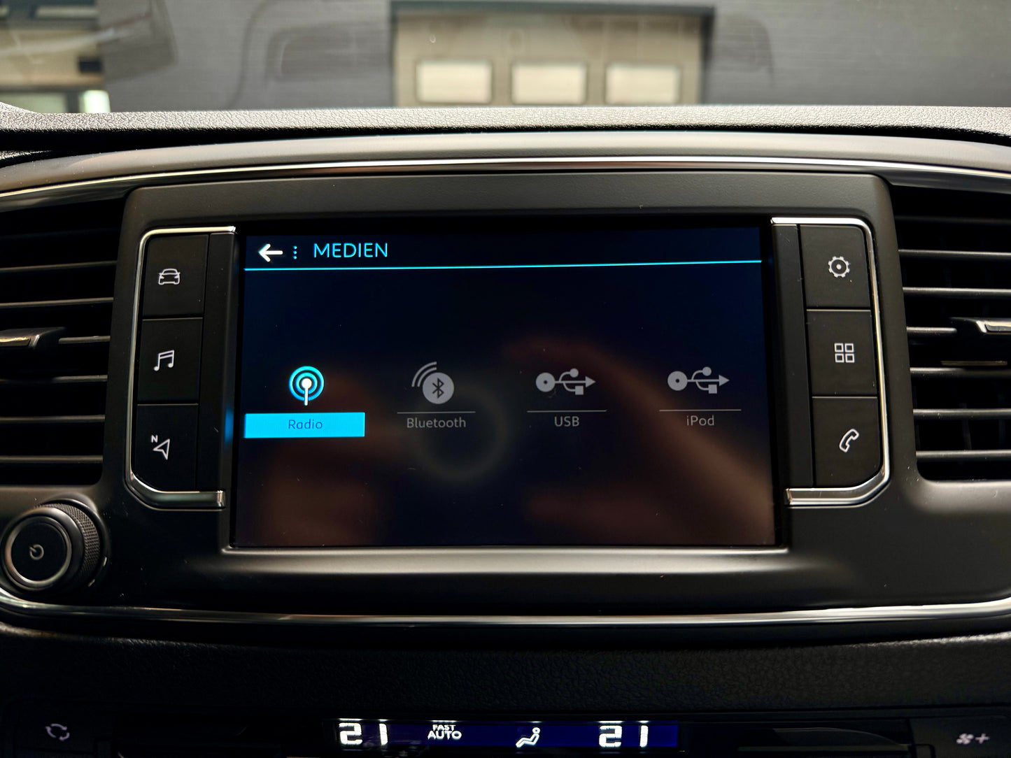 Peugeot Expert 2.0 D L2 PREMIUM AUTOMATIK AHK PDC NAVI