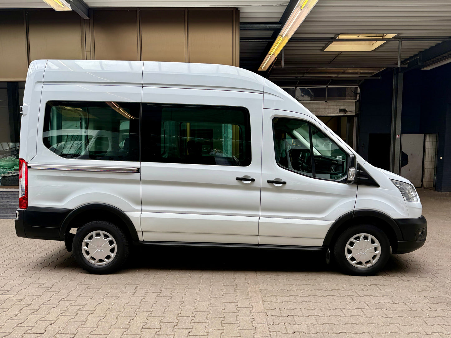 Ford Transit 2.0 TDCi L2H3 BUS 9SITZ KLIMA PDC TEMPOM
