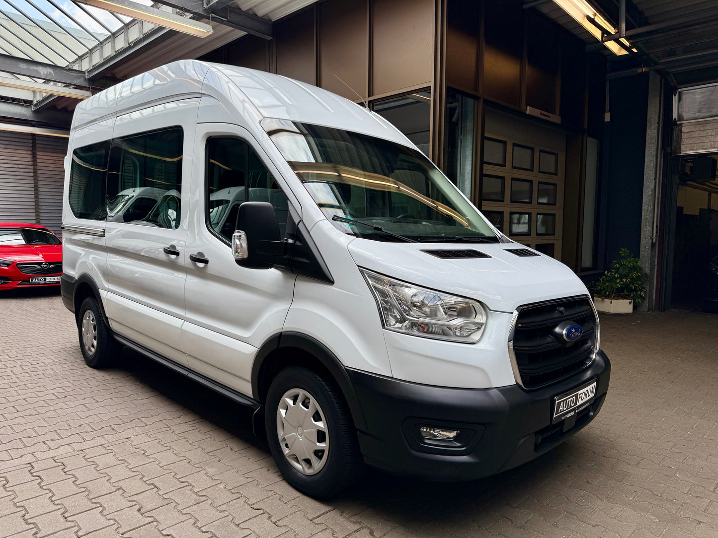 Ford Transit 2.0 TDCi L2H3 BUS 9SITZ KLIMA PDC TEMPOM