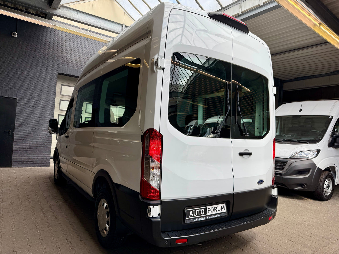 Ford Transit 2.0 TDCi L2H3 BUS 9SITZ KLIMA PDC TEMPOM