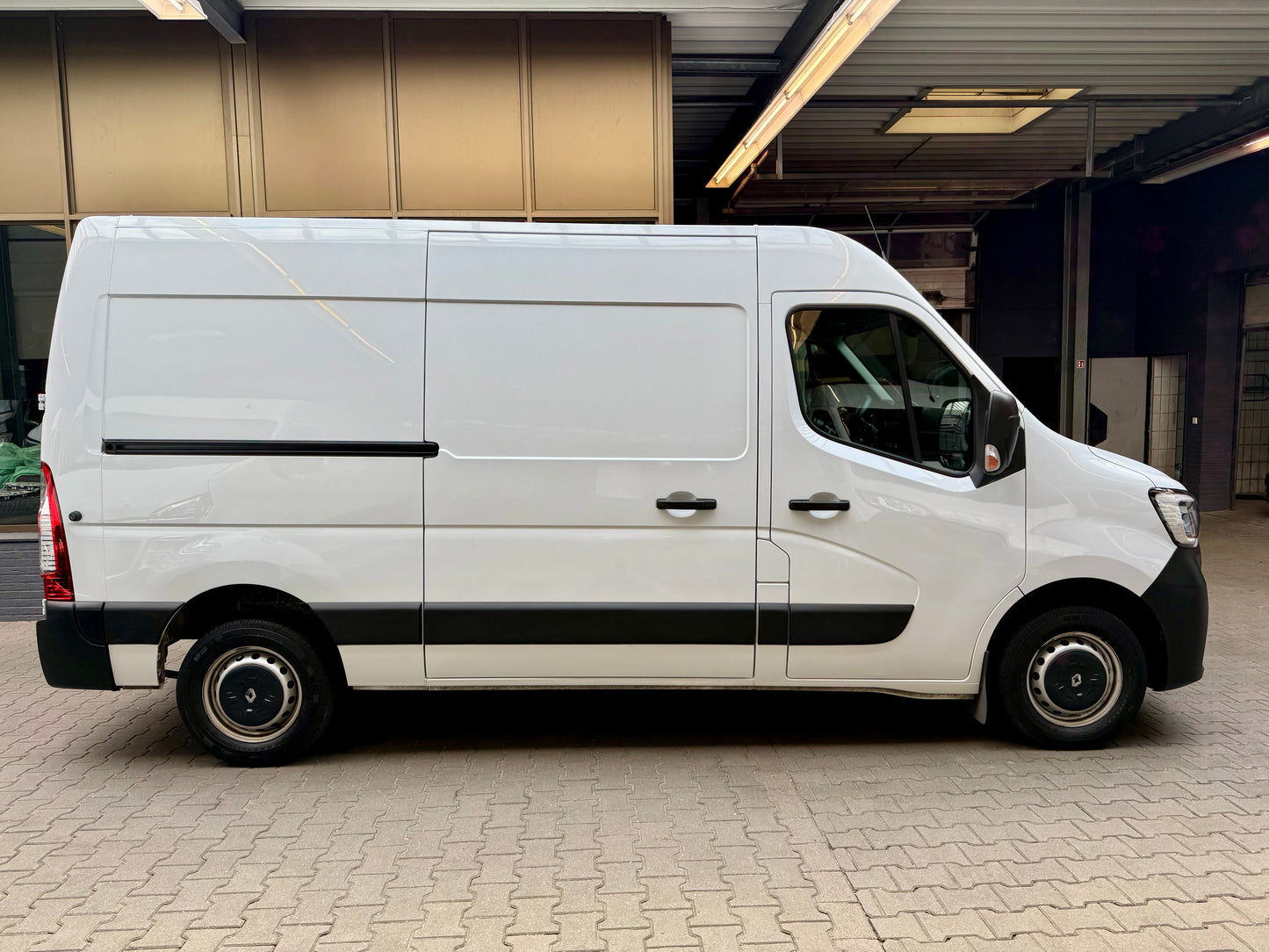 Renault Master 2.3 dCi L2H2 3,5t NAVI KLIMA CAM PDC 3STZ