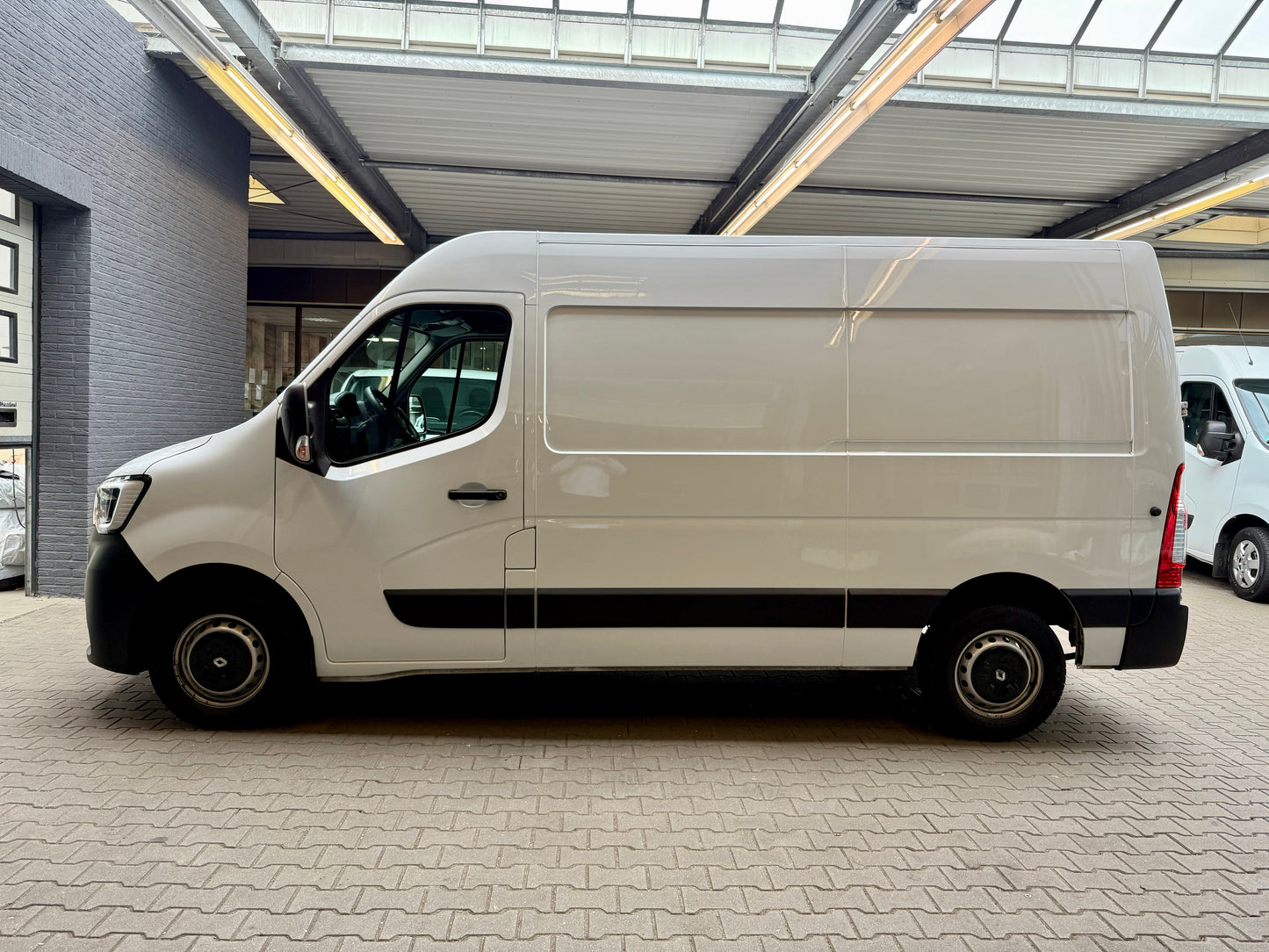 Renault Master 2.3 dCi L2H2 3,5t NAVI KLIMA CAM PDC 3STZ