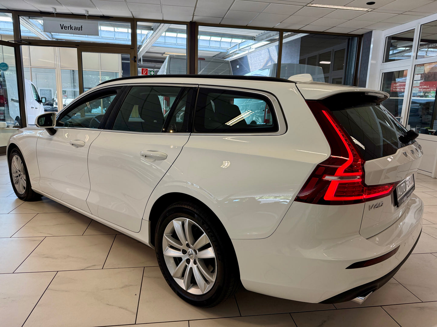 Volvo V60 2.0 B4 AUT LED NAVI KAMERA AHK SHZ PDC