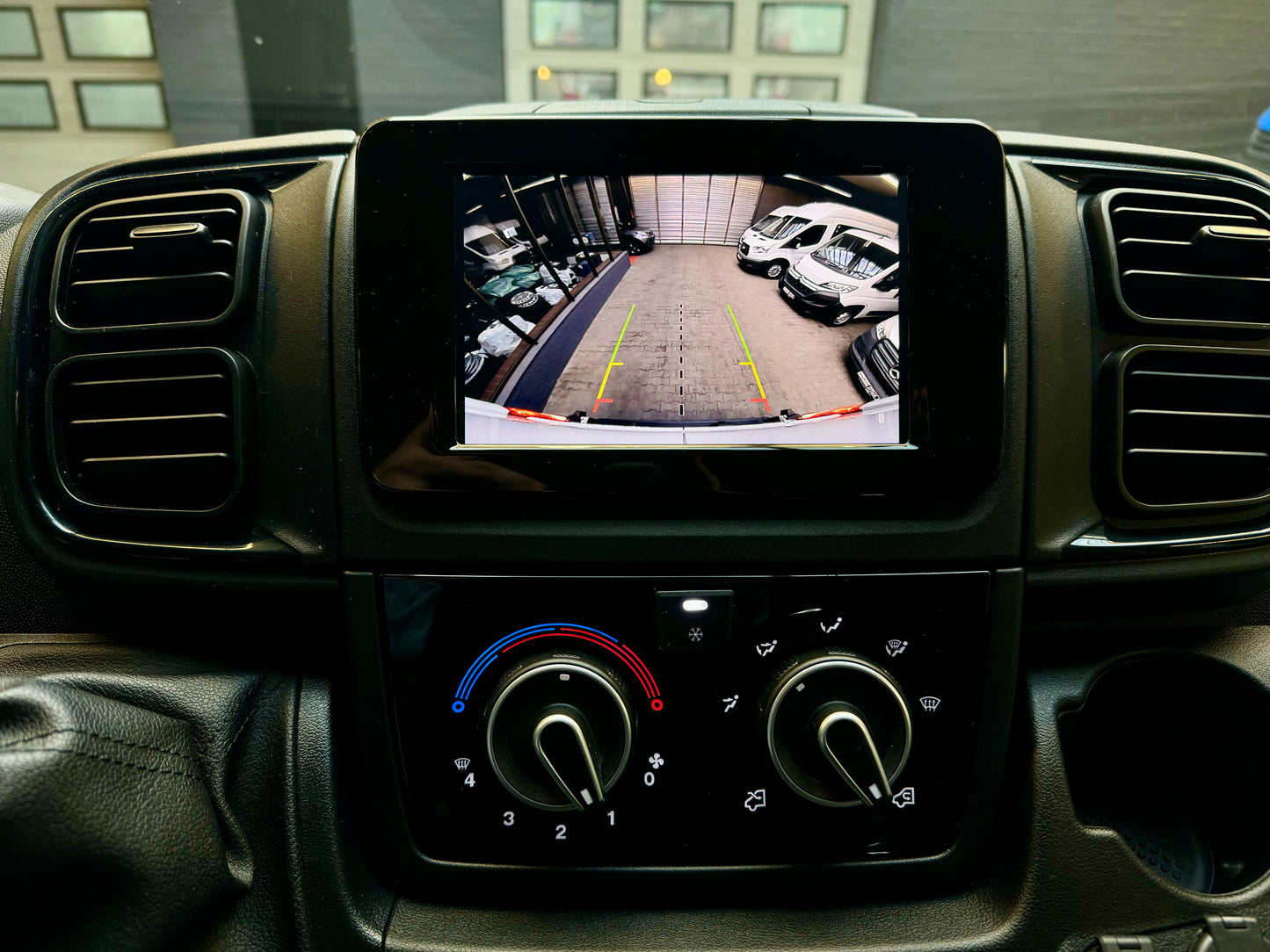 Fiat Ducato 2.3 D L1H1 KLIMA AHK CAM 3-SITZE CARPLAY