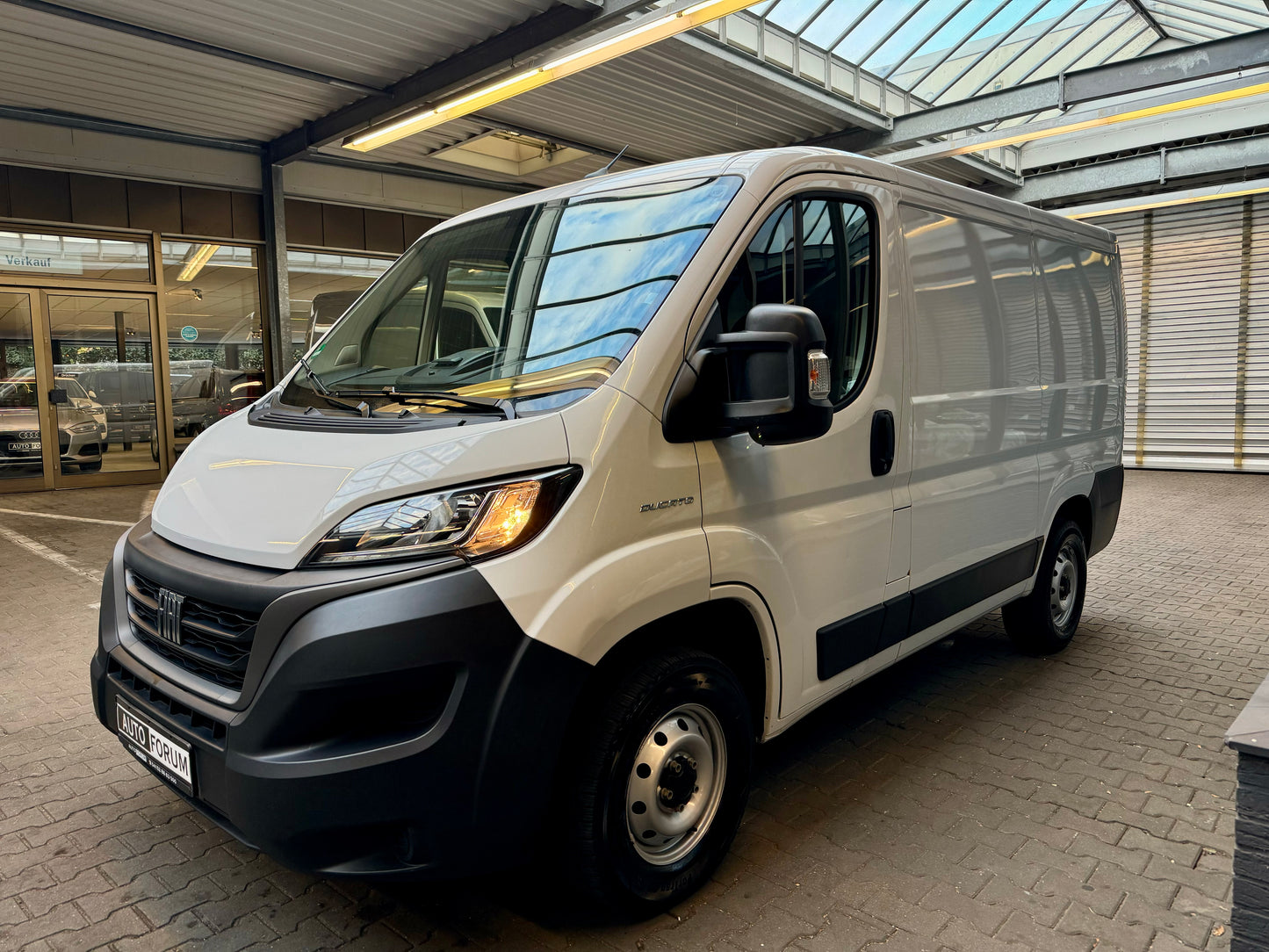 Fiat Ducato 2.3 D L1H1 KLIMA AHK CAM 3-SITZE CARPLAY