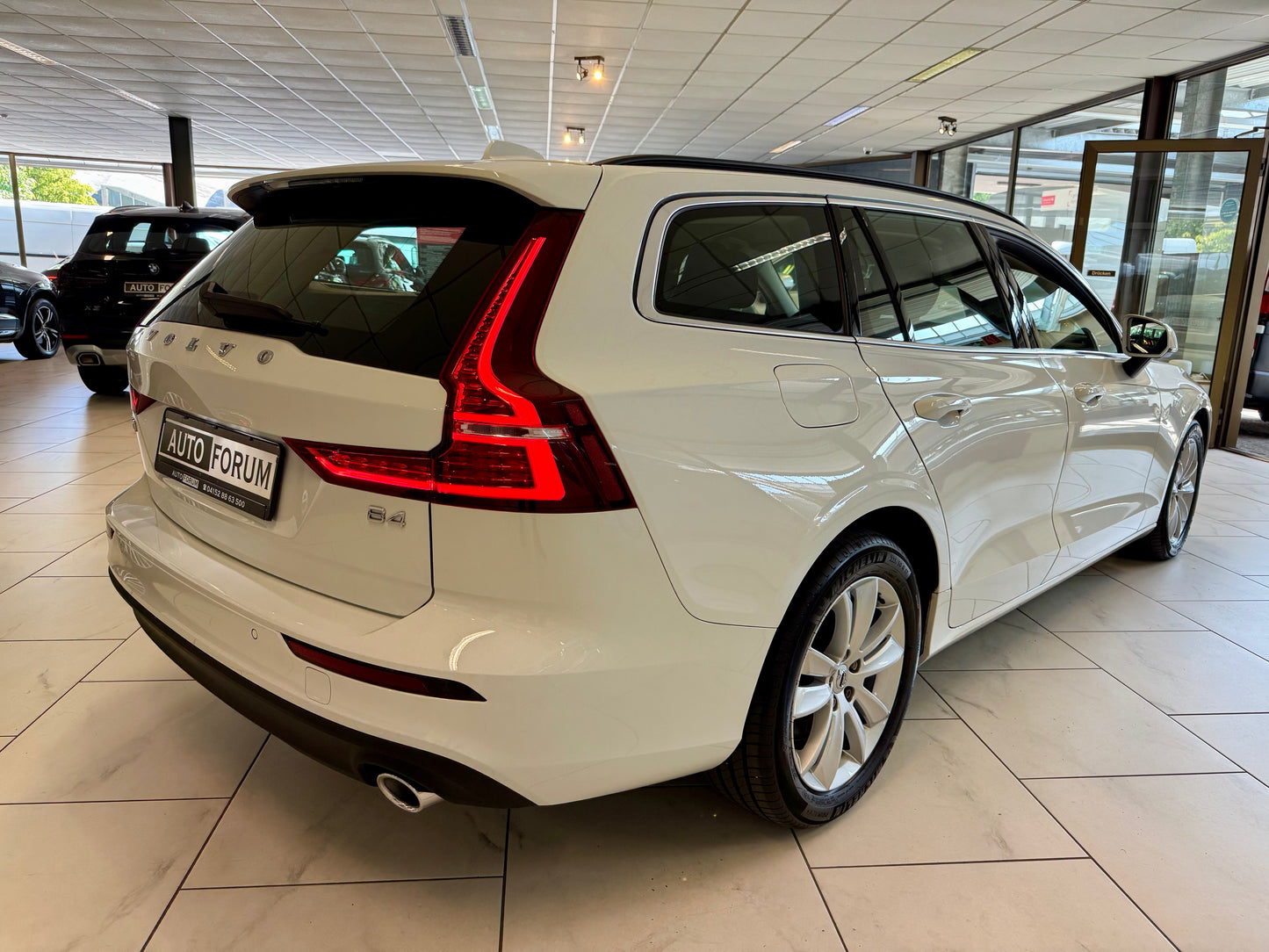 Volvo V60 2.0 B4 AUT LED NAVI KAMERA AHK SHZ PDC