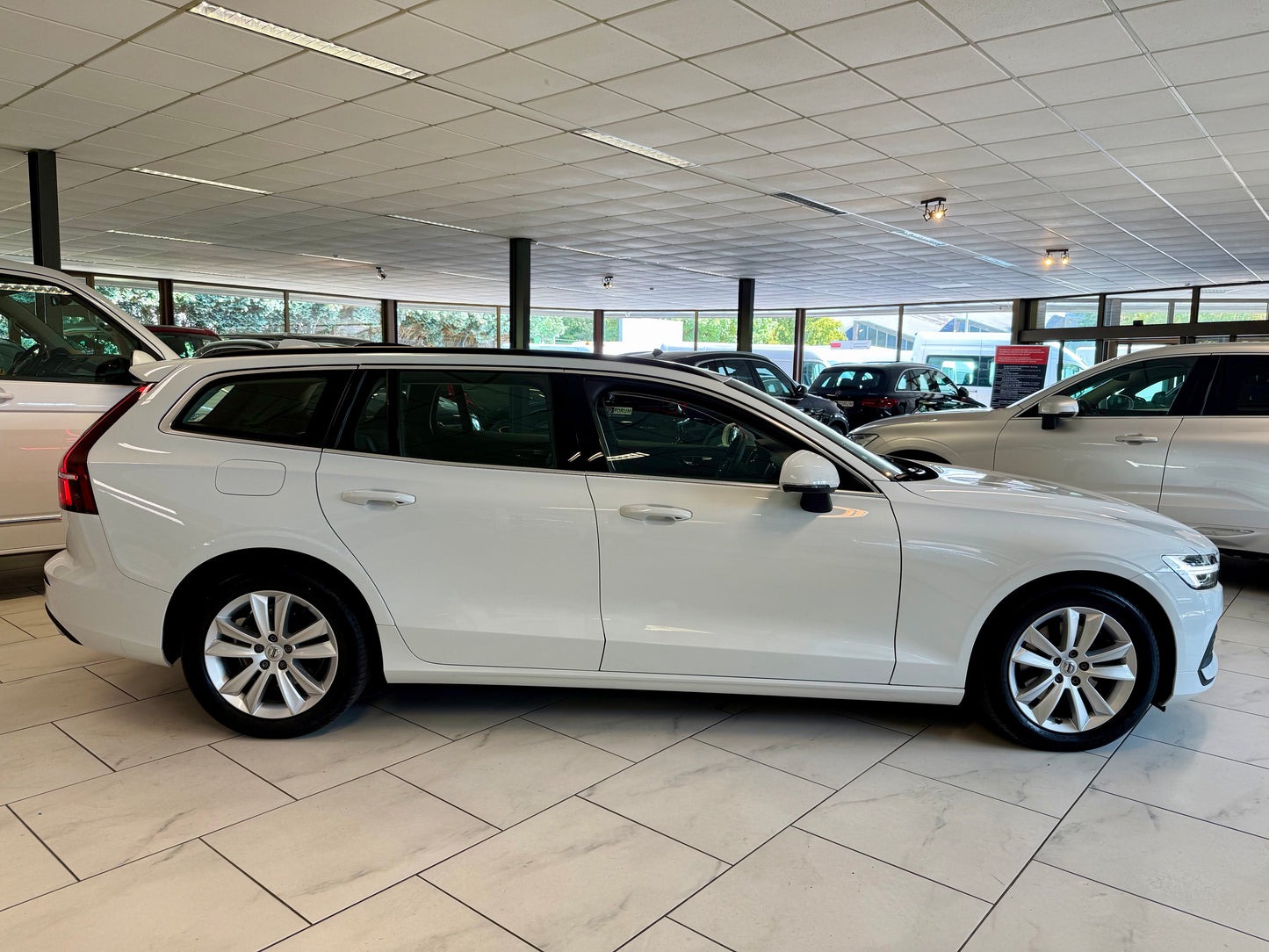 Volvo V60 2.0 B4 AUT LED NAVI KAMERA AHK SHZ PDC