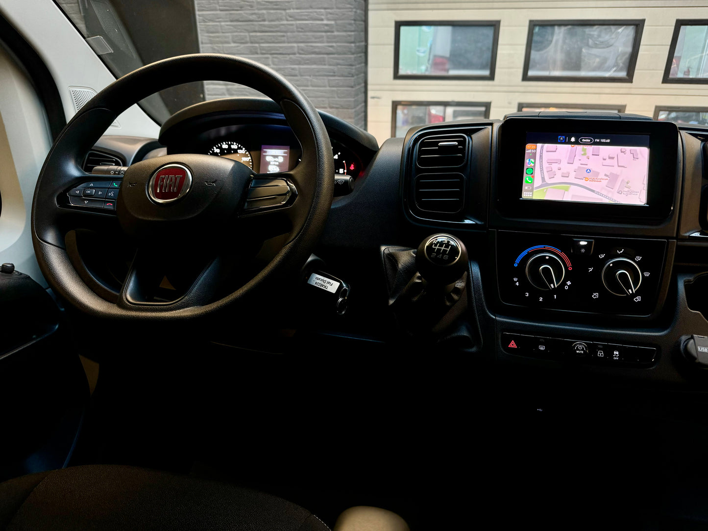 Fiat Ducato 2.3 D L1H1 KLIMA AHK CAM 3-SITZE CARPLAY