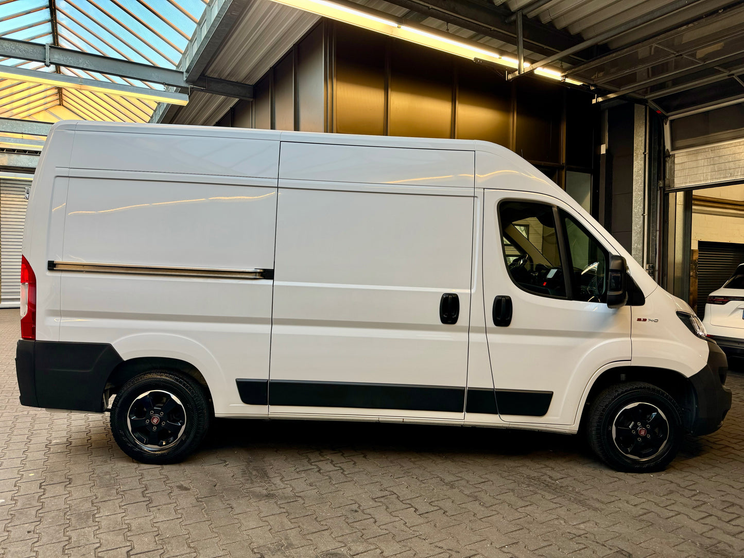 Fiat Ducato 2.3 D L2H2 AUTOMATIK AHK KLIMA CAM NAVI