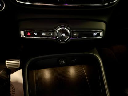 Volvo XC40 T4 AWD R-DESIGN LEDER AHK H/K MEMORY KAMERA