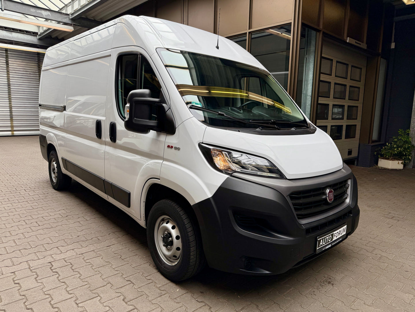 Fiat Ducato 2.3 D L2H2 3,3t KLIMA 3-SITZE PDC VERKLEIDET