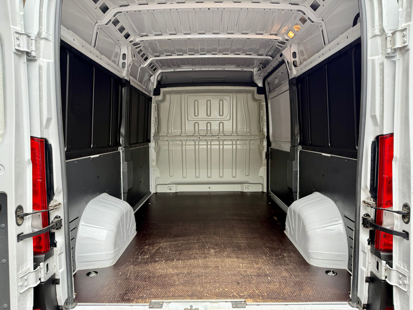 Fiat Ducato 2.3 D L2H2 3,3t KLIMA 3-SITZE PDC VERKLEIDET