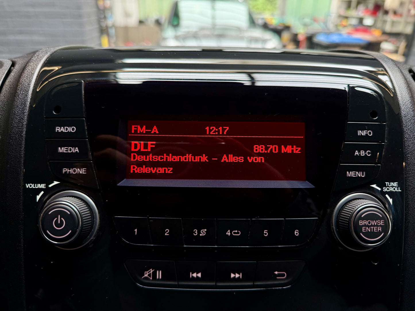 Fiat Ducato 2.3 D L2H2 3,3t KLIMA 3-SITZE PDC VERKLEIDET