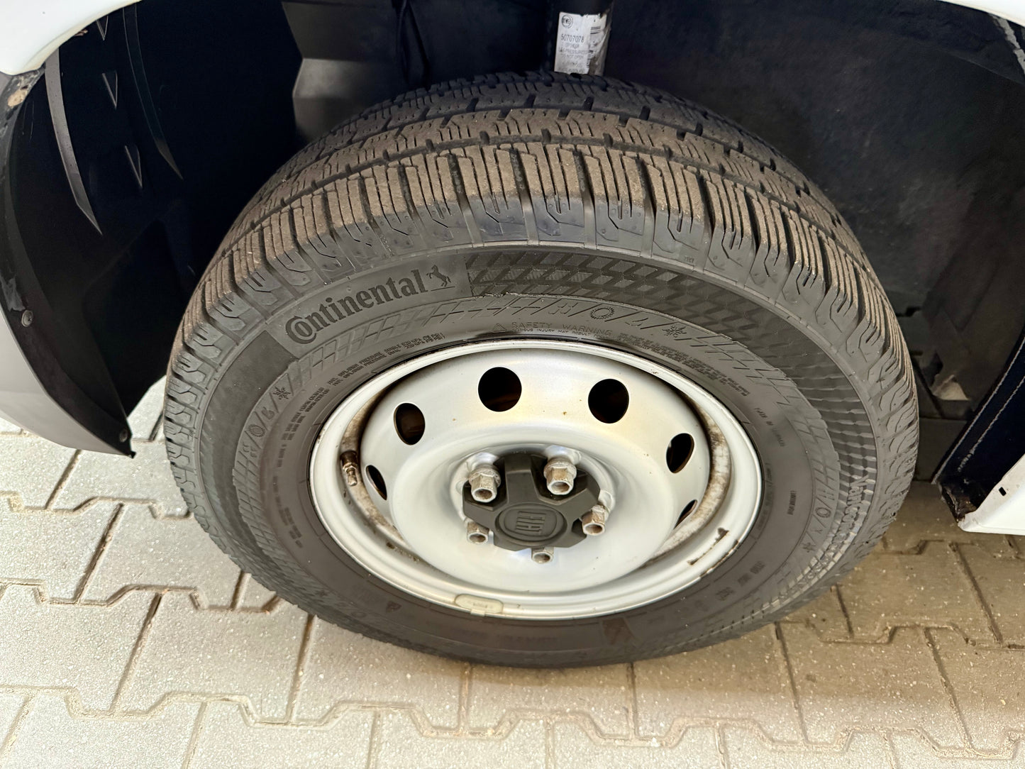 Fiat Ducato 2.3 D L2H2 3,3t KLIMA 3-SITZE PDC VERKLEIDET