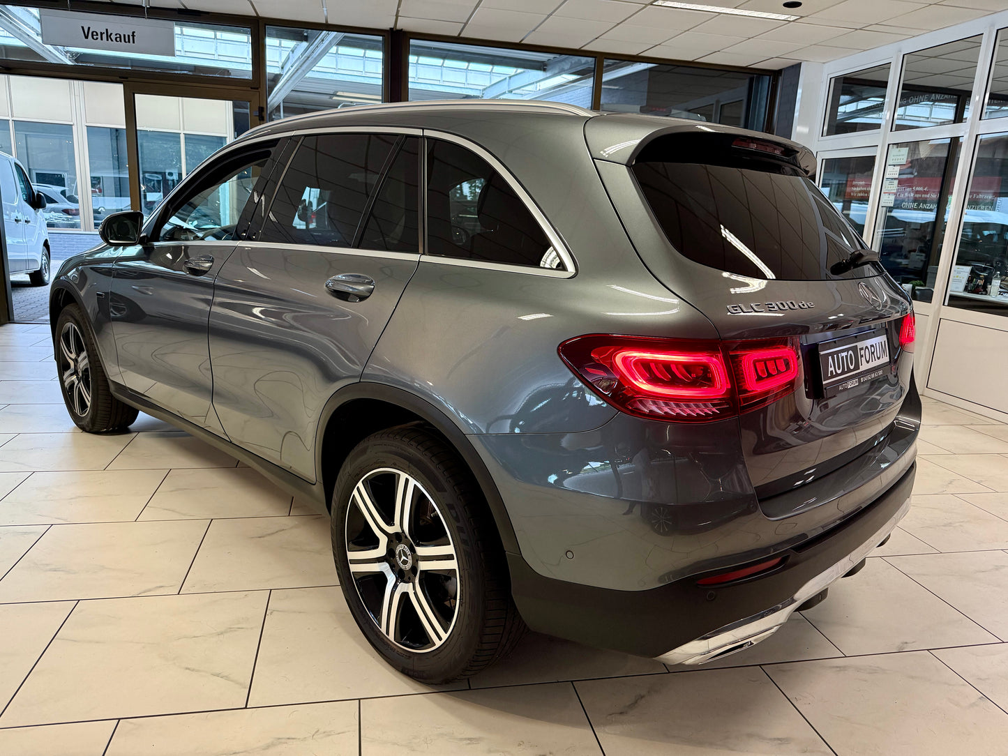 Mercedes-Benz GLC 300 de 4M AMG-LINE DIGITACHO LEDER NAVI CAM