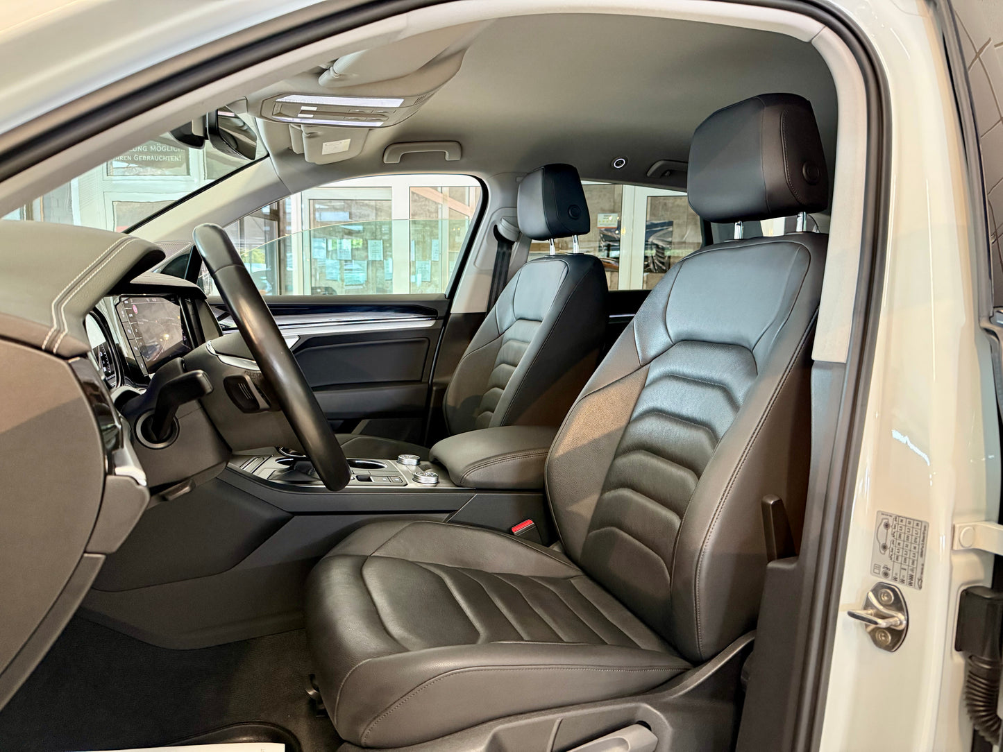 Volkswagen Touareg 3.0 TDI 4M R-LINE BLACK AHK NAVI LED STANDHEIZUNG
