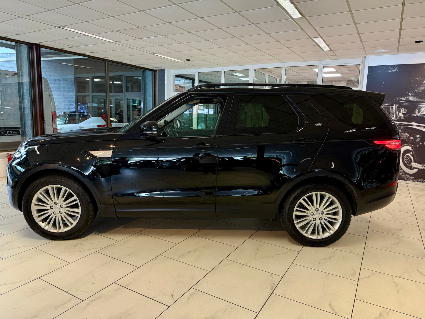 Land Rover Discovery 3.0 D LEDER AHK LED LUFT PANO CAM SHZ