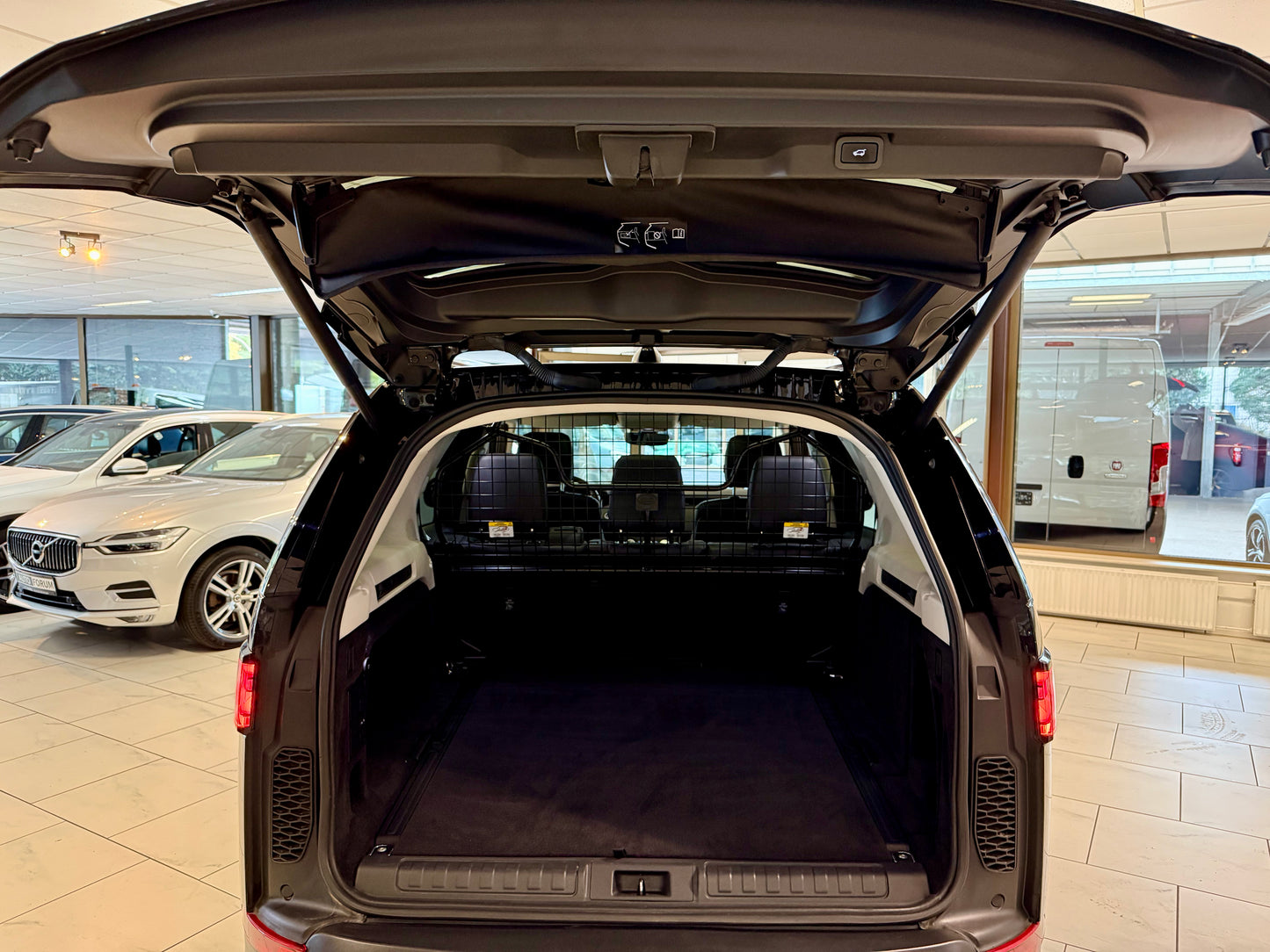 Land Rover Discovery 3.0 D LEDER AHK LED LUFT PANO CAM SHZ