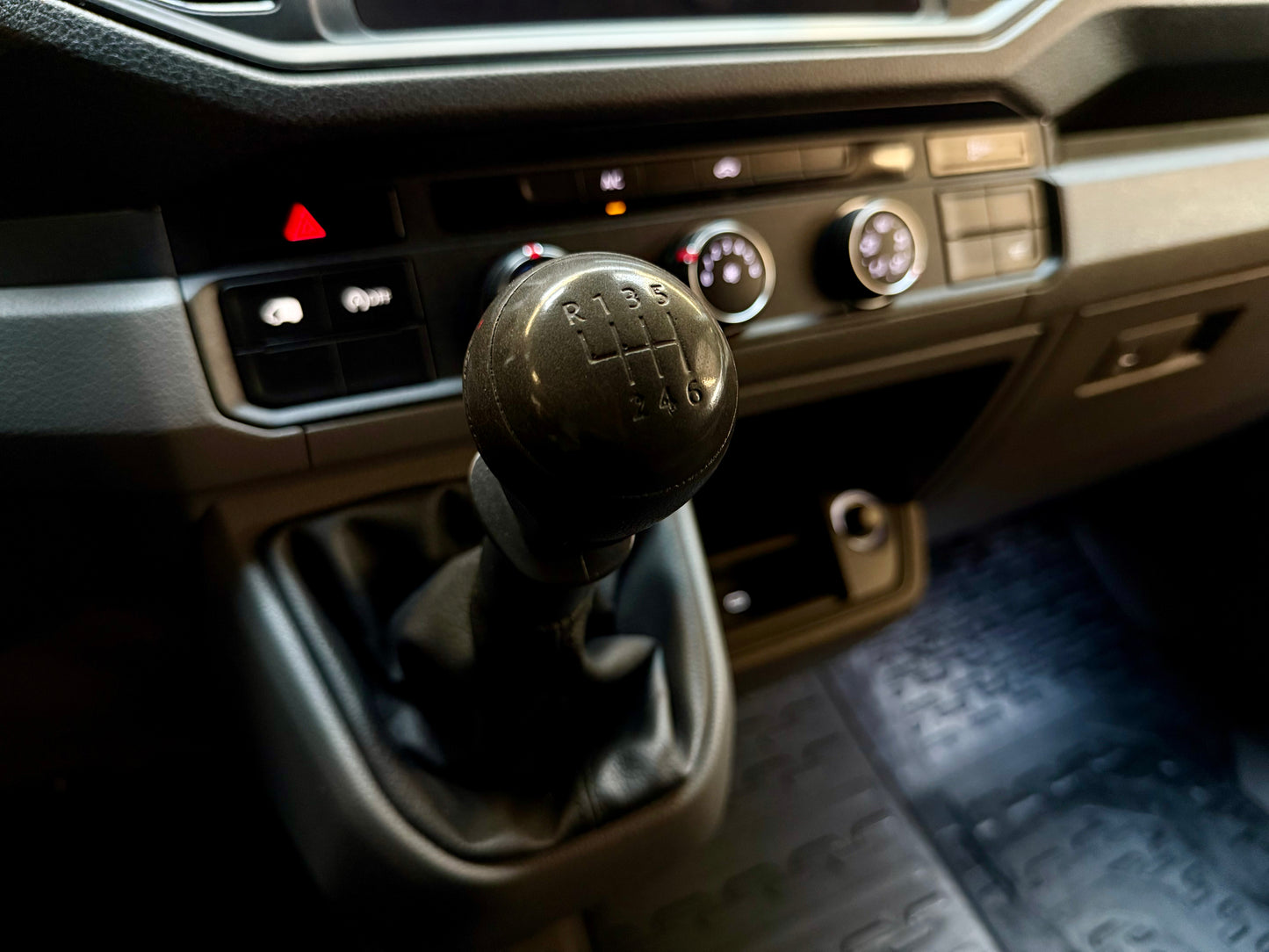 Volkswagen Crafter 2.0 TDI L3H3 3,5t AHK NAVI CAM KLIMA PDC