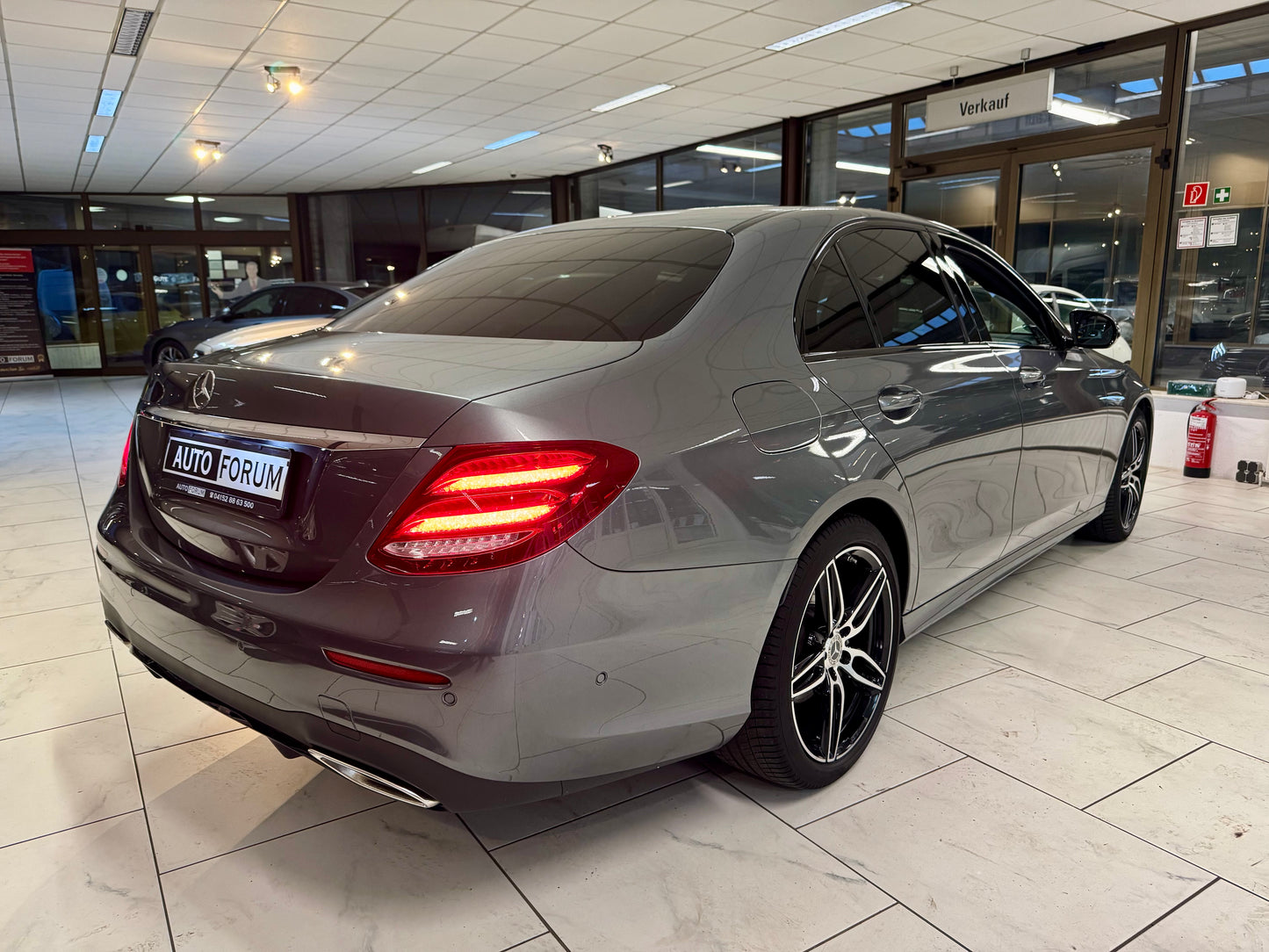 Mercedes-Benz E 200 LIMO 3xAMG-LINE NIGHT BURMESTER LEDER NAVI