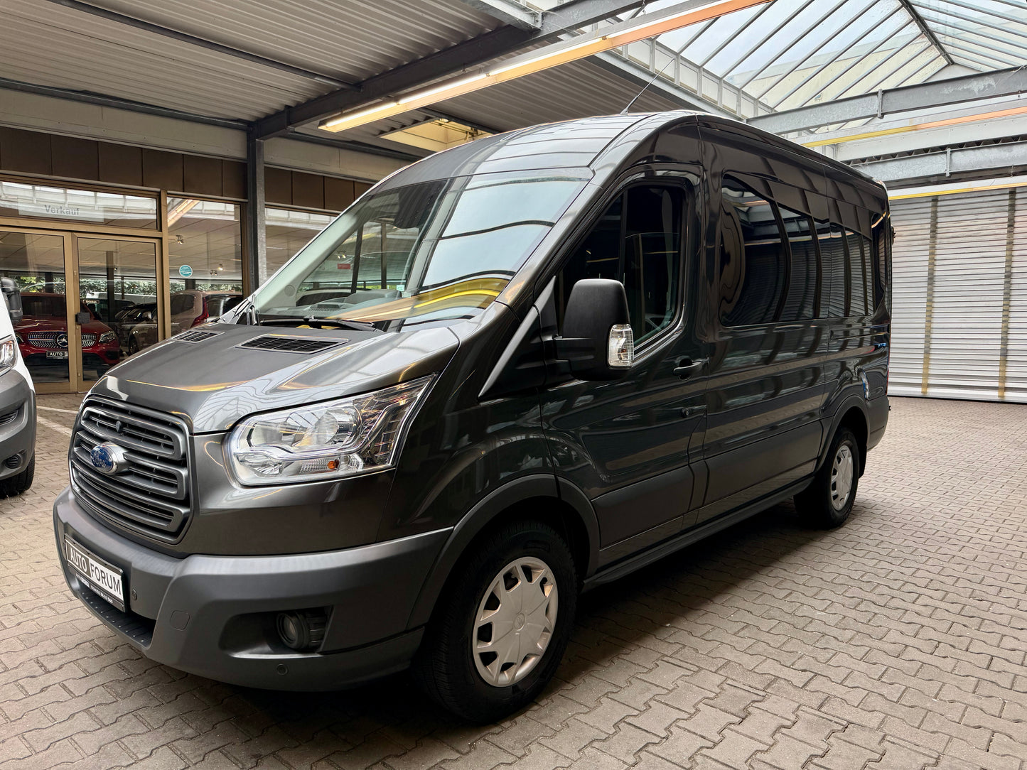 Ford Transit 2.0 D L2H3 BUS 9-SITZE AHK KLIMA CAM PDC